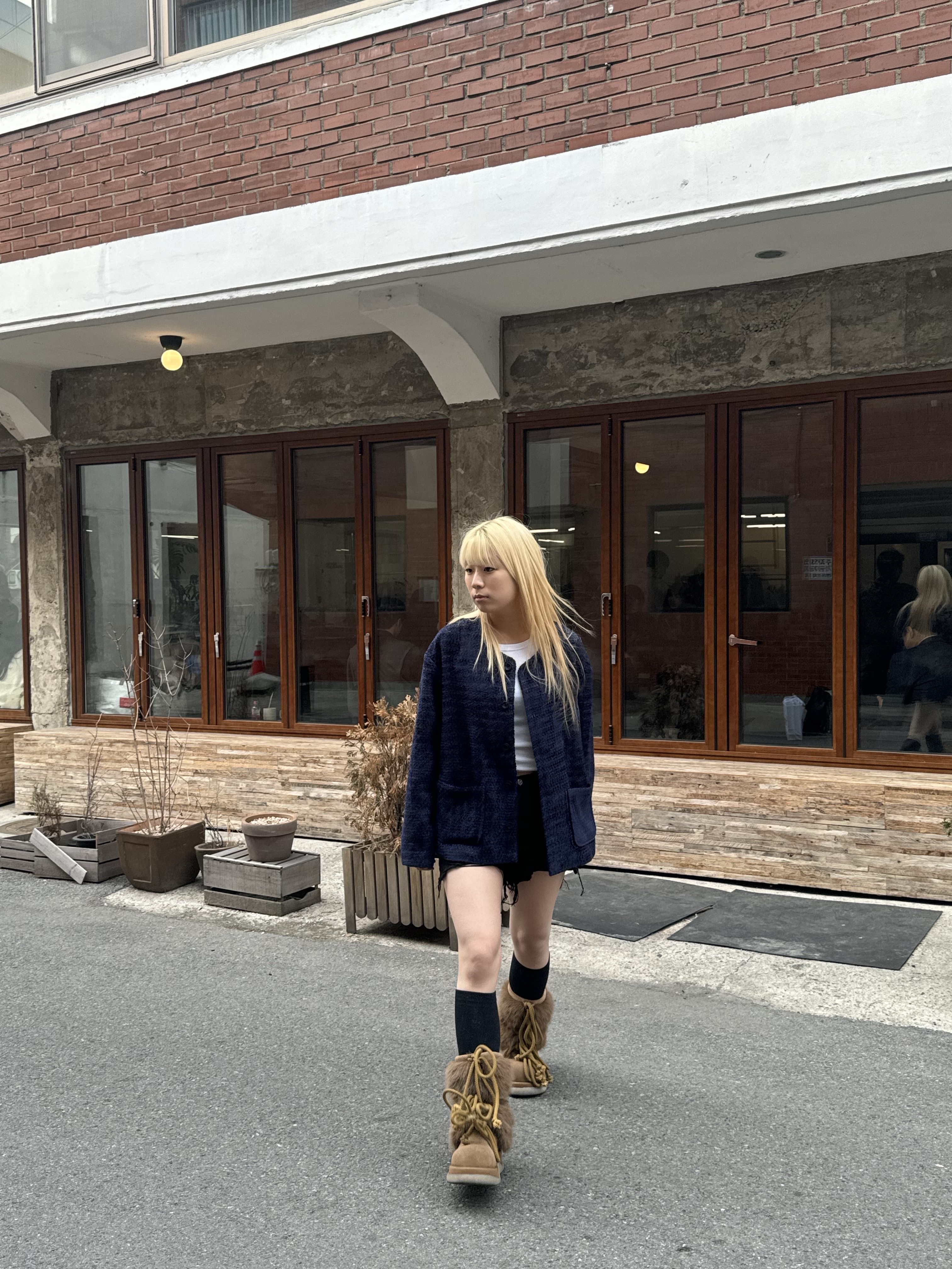 Hono Report Collarless  Cardigan Navy Tweed 착용 스타일 - 3
