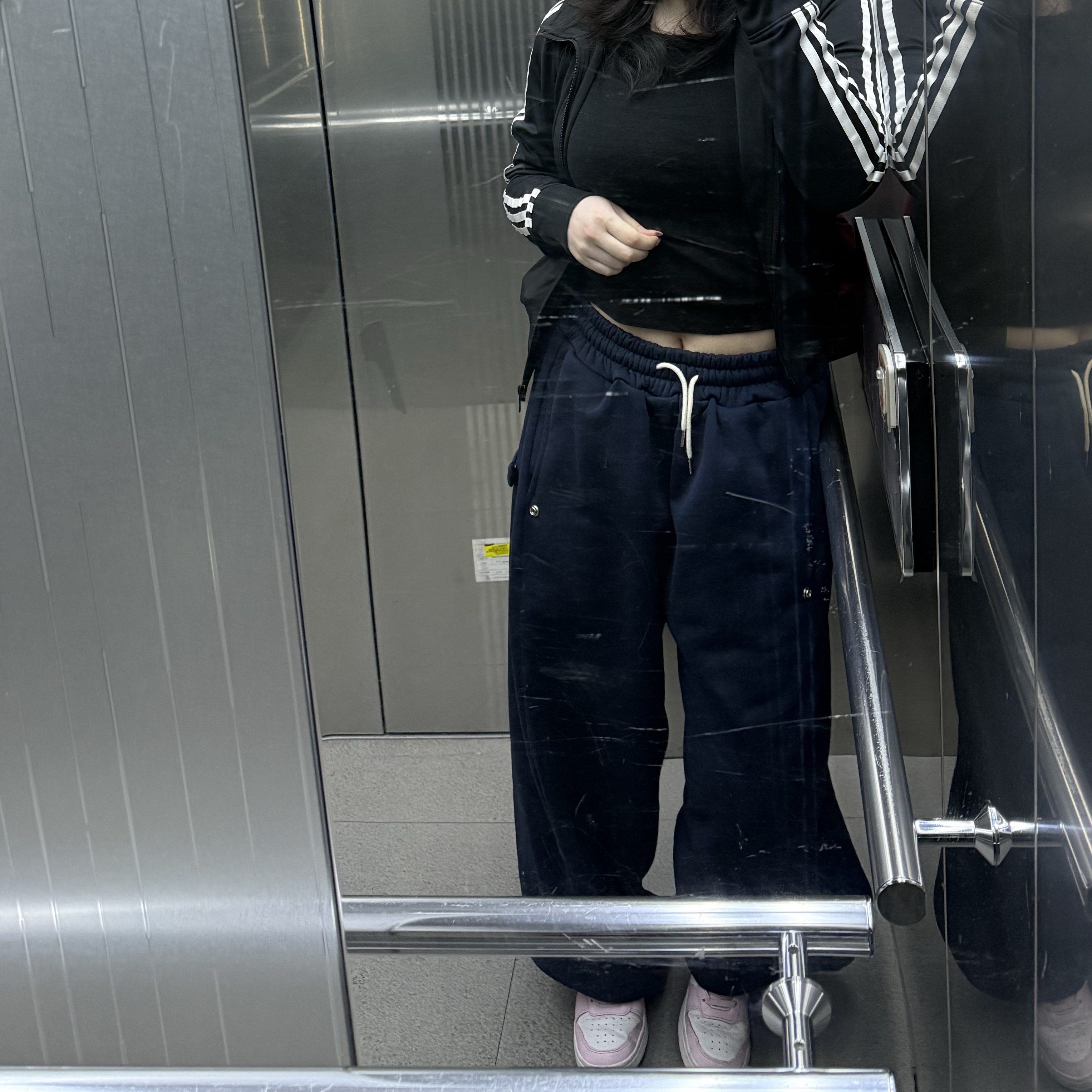 (W) Adidas Gazelle Indoor Bliss Pink, (W) Adidas Adicolor Classic Firebird Track Top Black - KR Sizing 착용 스타일 - 3