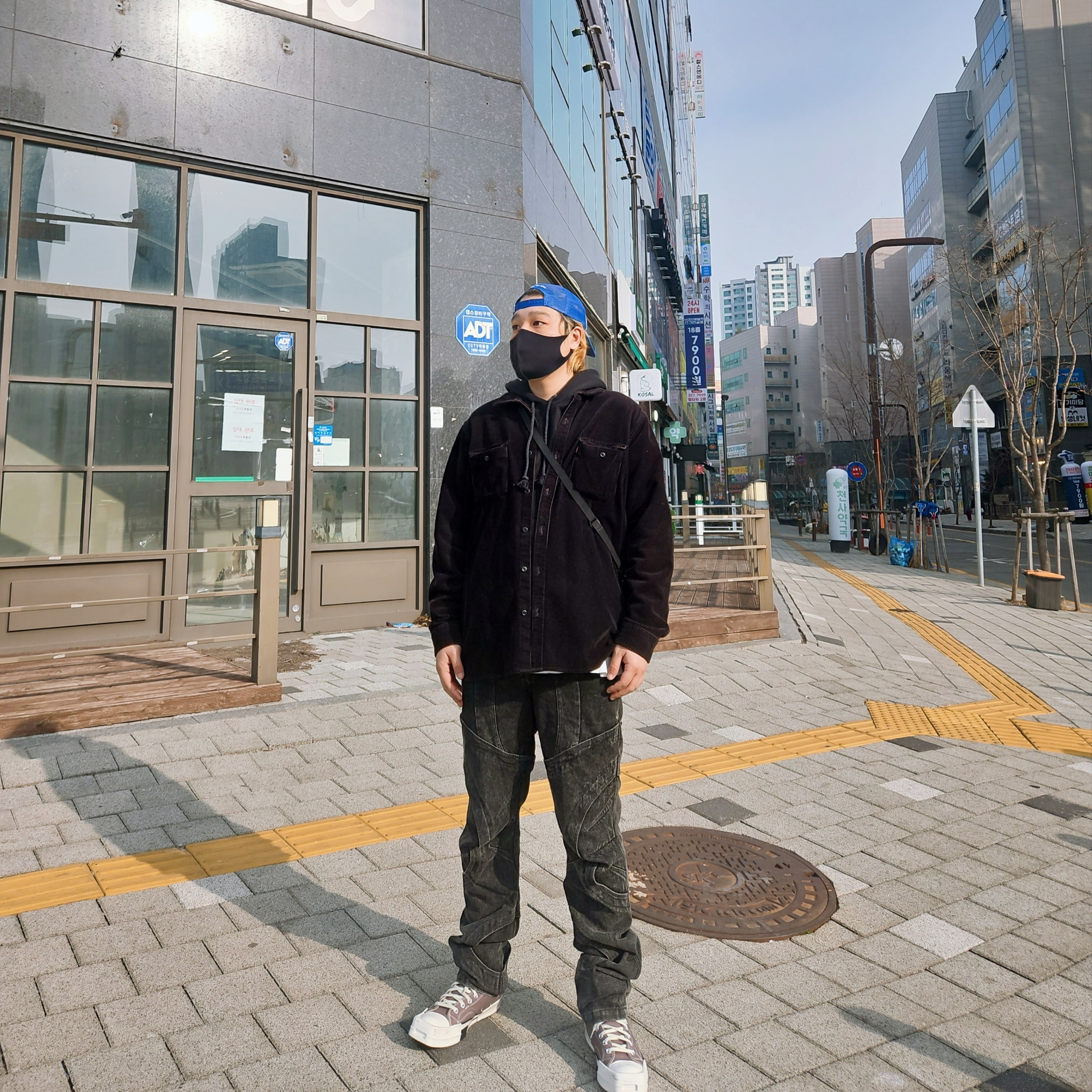 Farfromwhat Circle Washed Denim Pants Black, Converse x Drkshdw Turbodrk Chuck 70 Hi Laceless Iron 착용 스타일