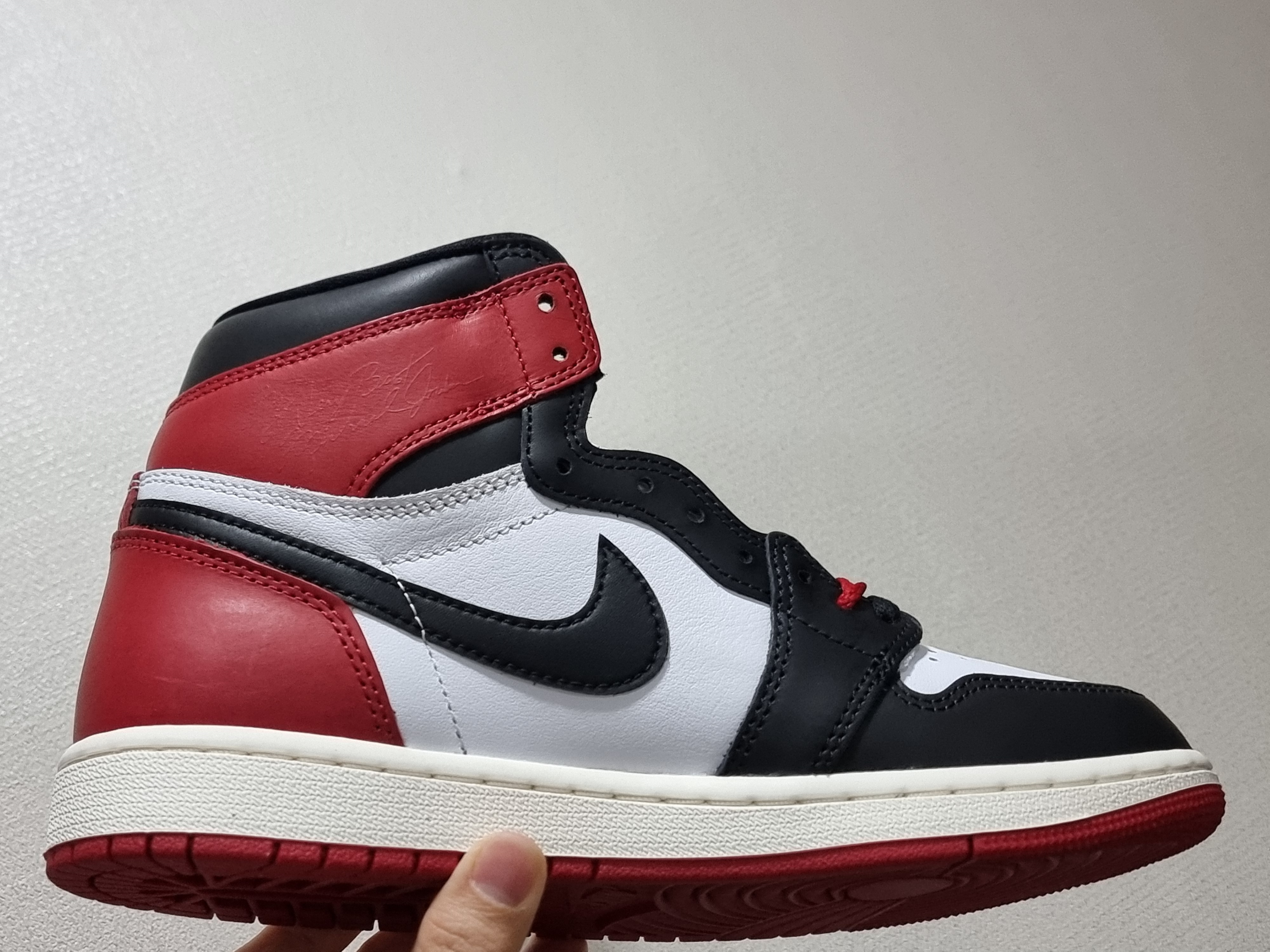 Jordan 1 Retro High OG Black Toe 착용 스타일 - 2