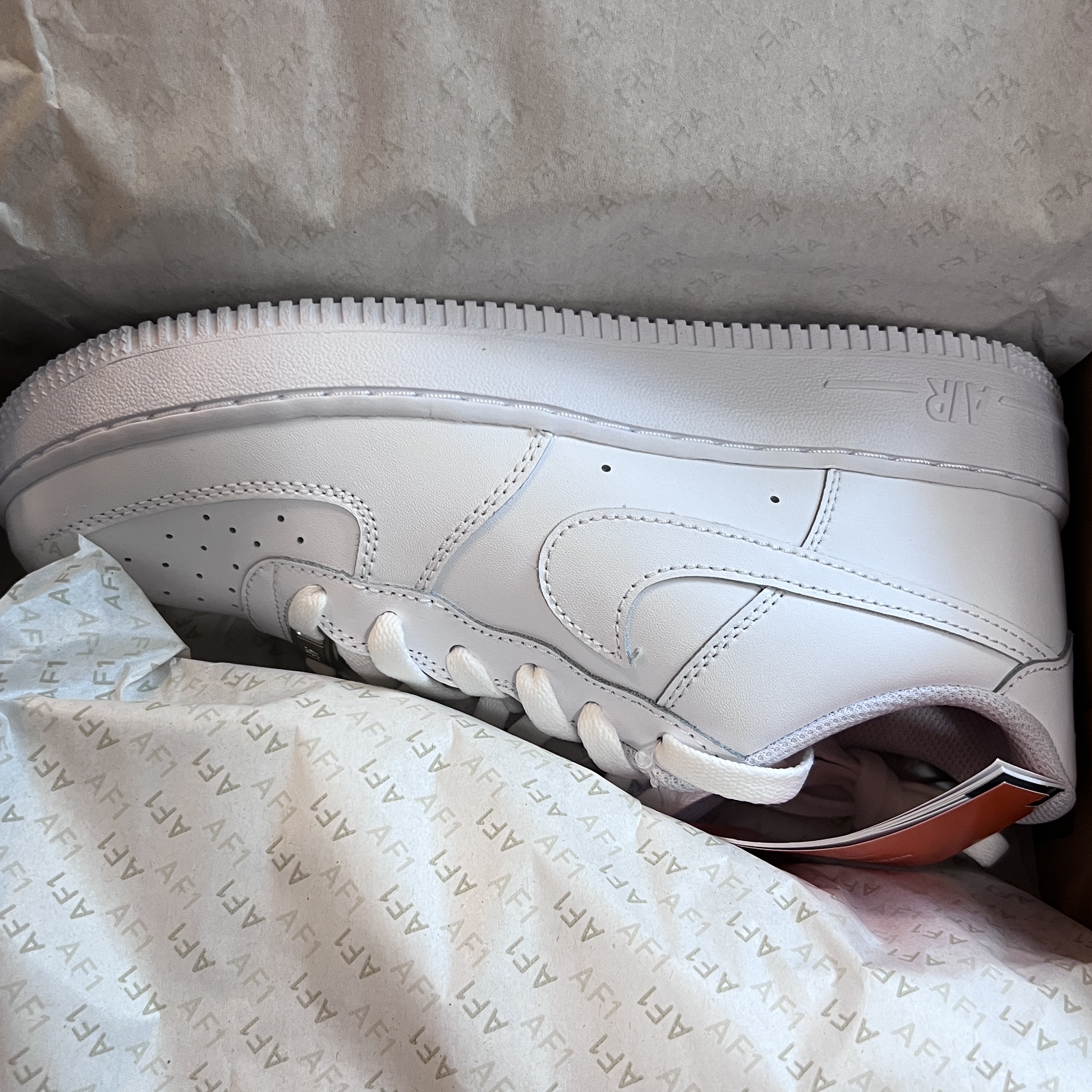 (GS) Nike Air Force 1 LE White 착용 스타일
