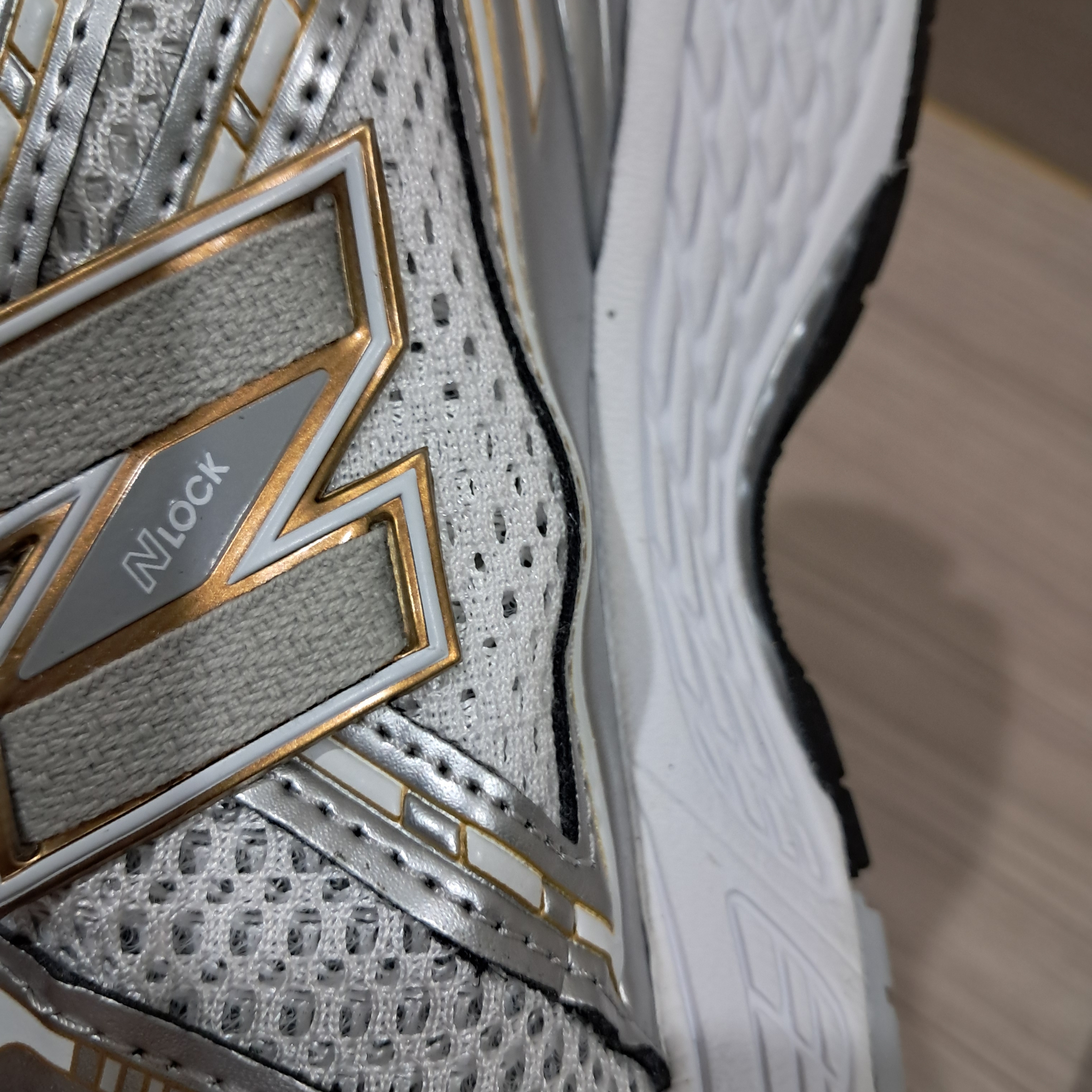 New Balance 1906R White Metallic Silver 착용 스타일 - 3