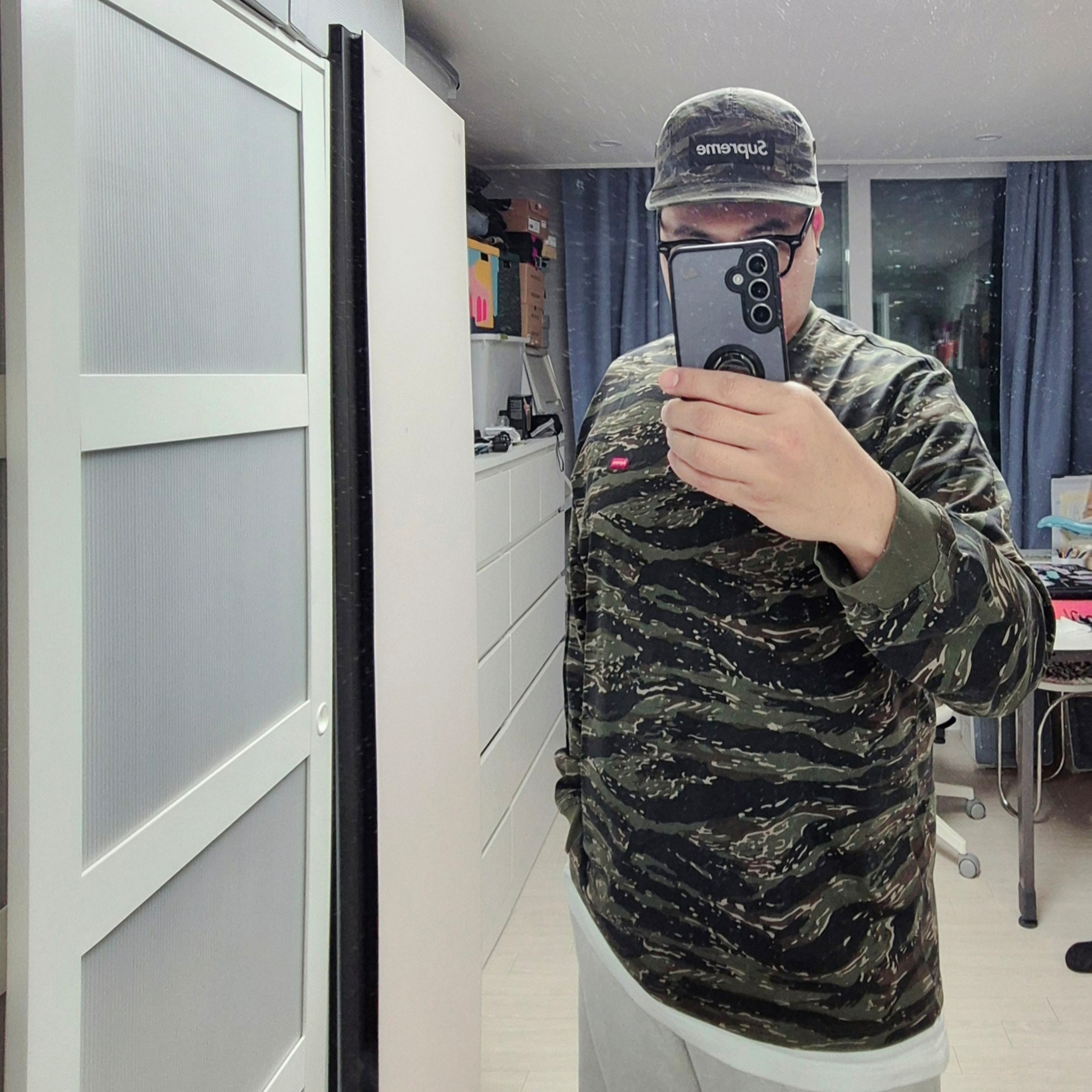 Supreme Military Camp Cap Olive Tiger Camo - 24SS, Supreme S/S Pocket T-Shirt Tiger Camo - 24SS 착용 스타일 - 1