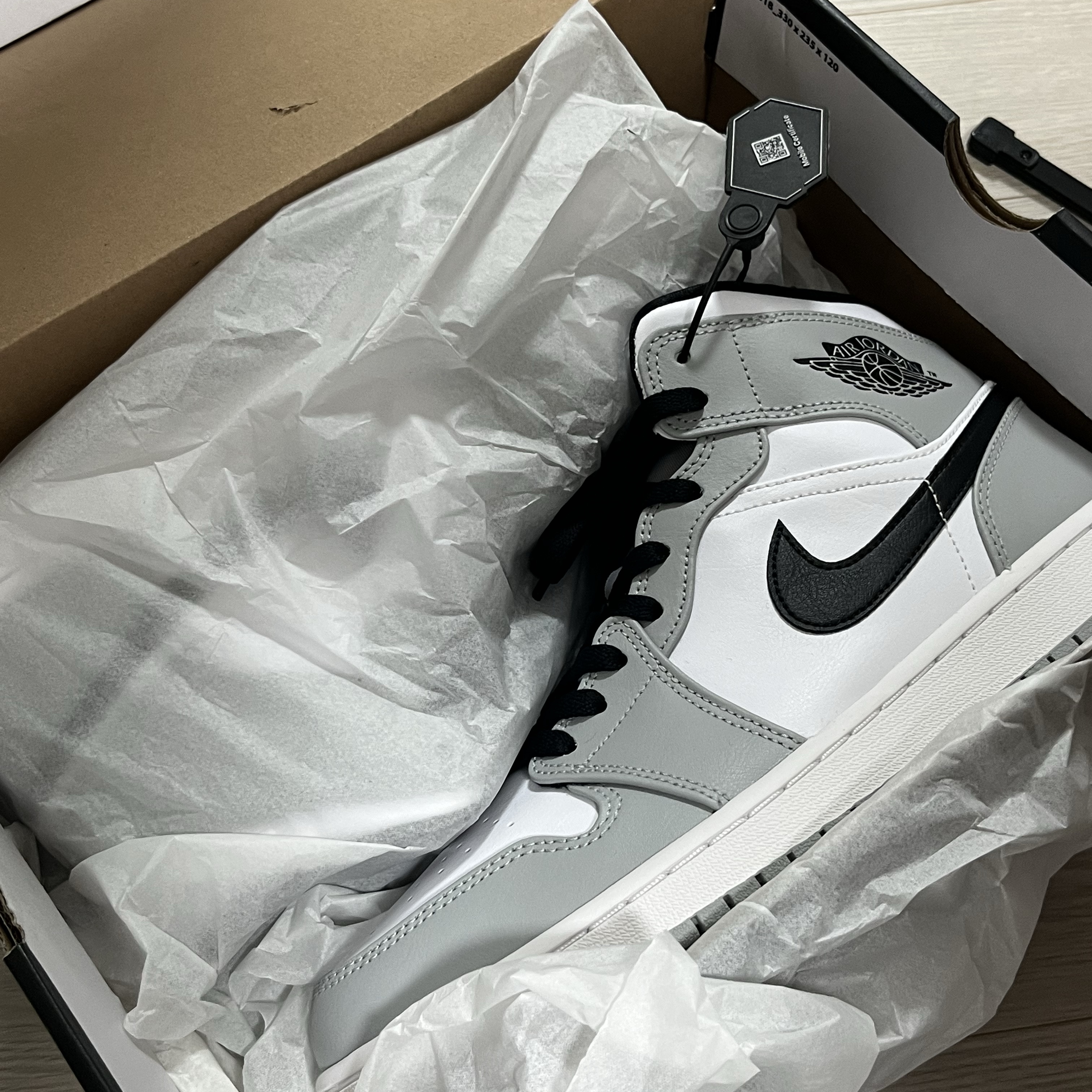 Jordan 1 Mid Light Smoke Grey 착용 스타일 - 1
