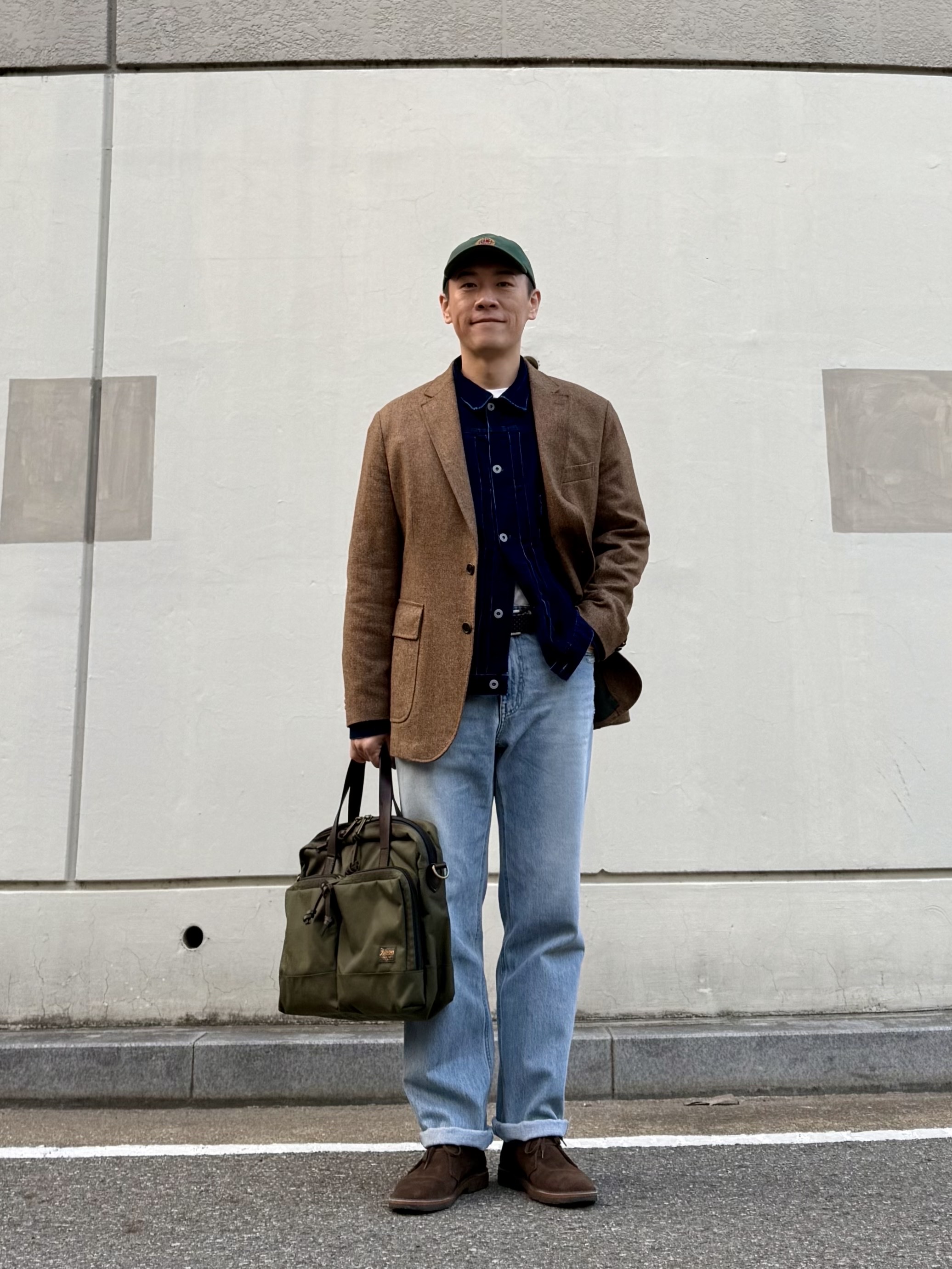 Filson 24 Hour Tin Briefcase Otter Green 착용 스타일 - 1