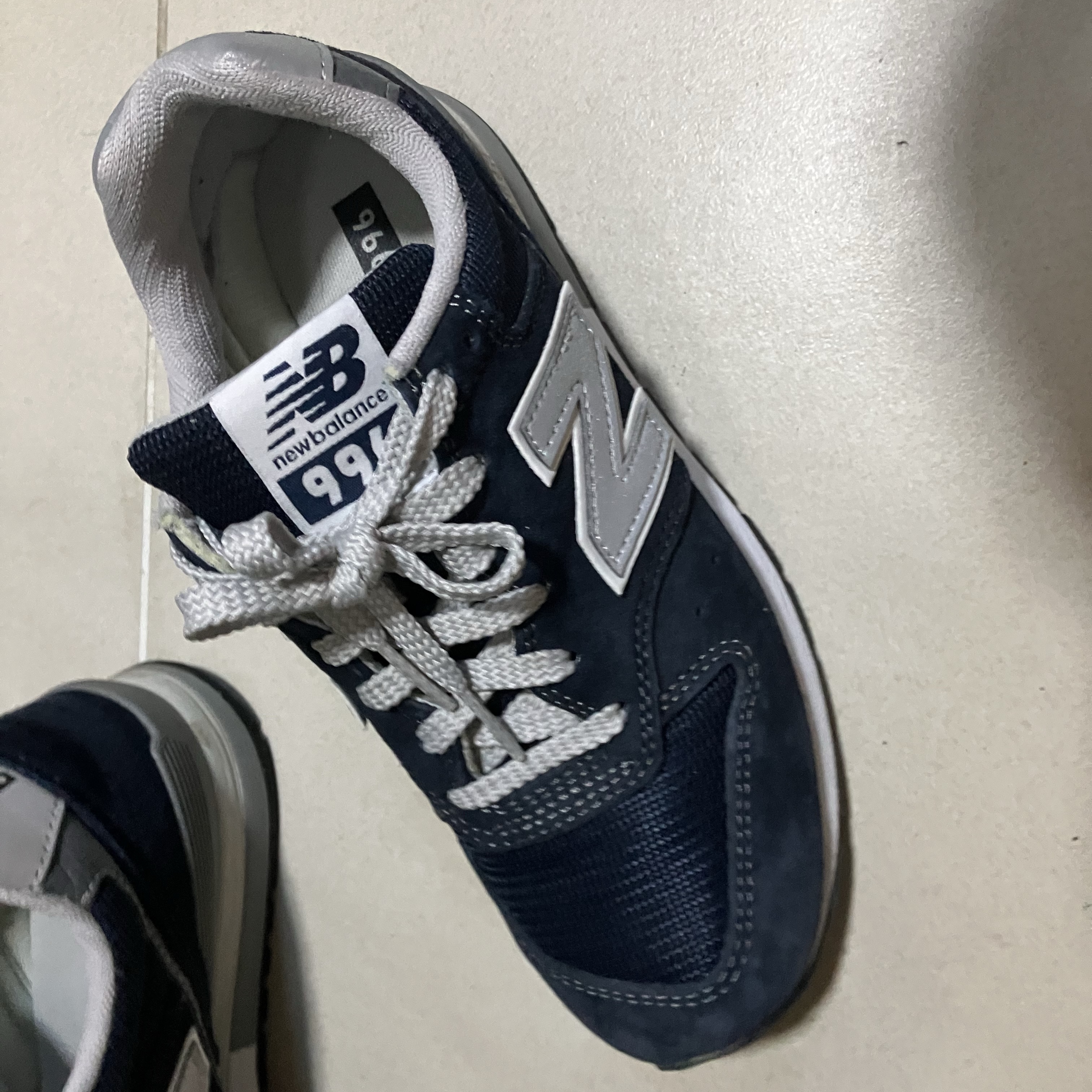 뉴발란스 996 네이비 실버 착용 스타일