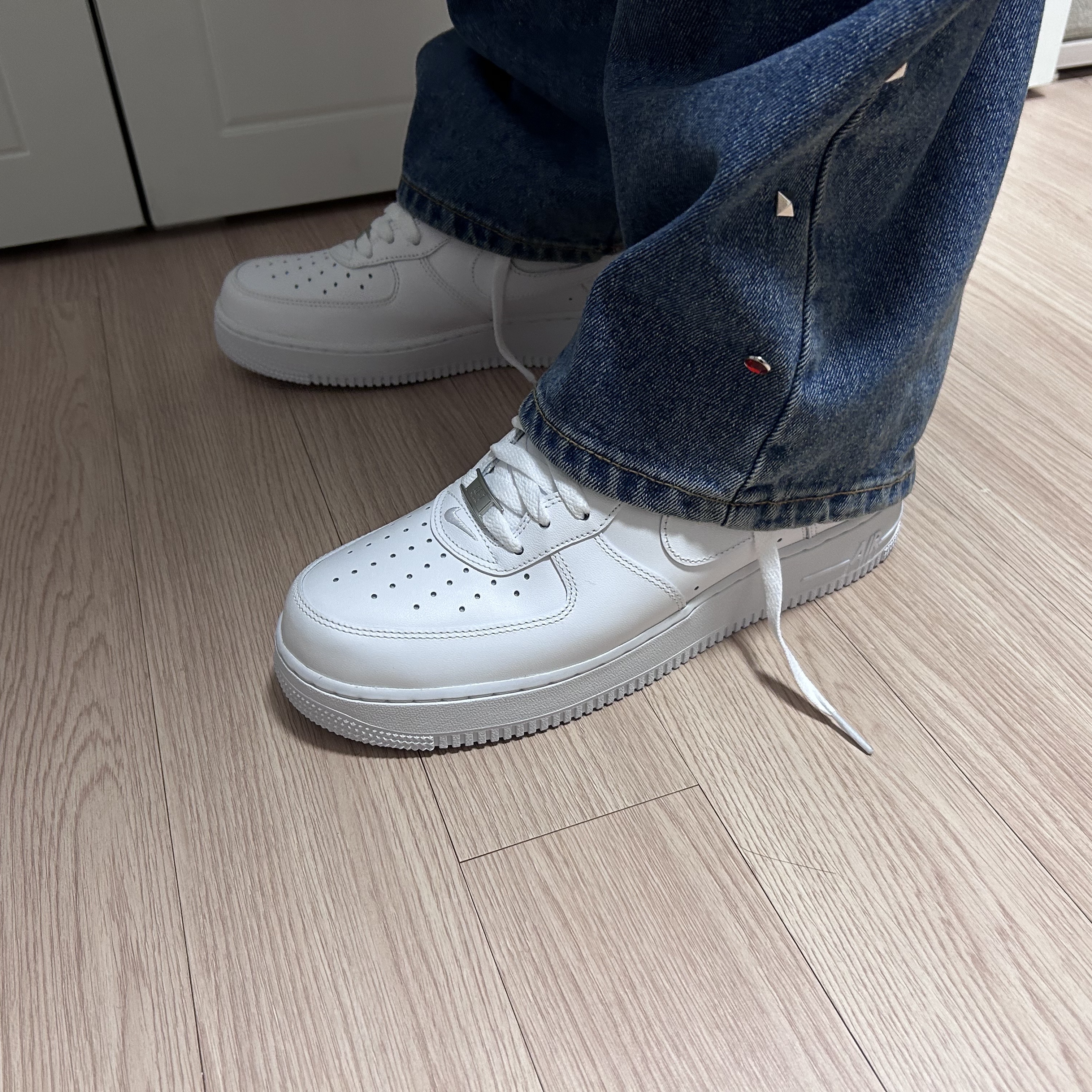 Nike x Supreme Air Force 1 Low White 착용 스타일 - 8