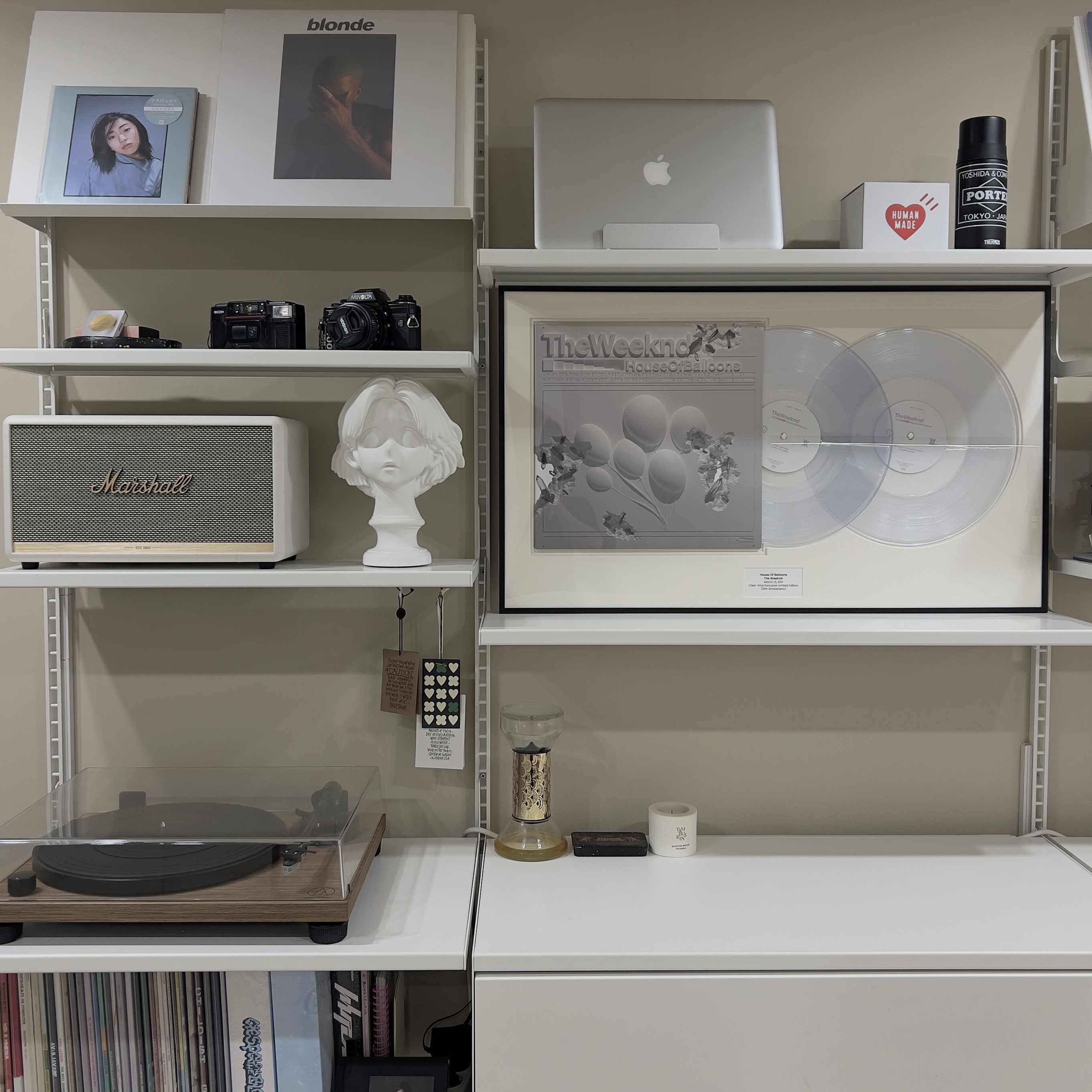 The Weeknd x Daniel Arsham House of Balloon LP Clear (1000 Limited), Frank Ocean Blonde Black (2LP) 착용 스타일