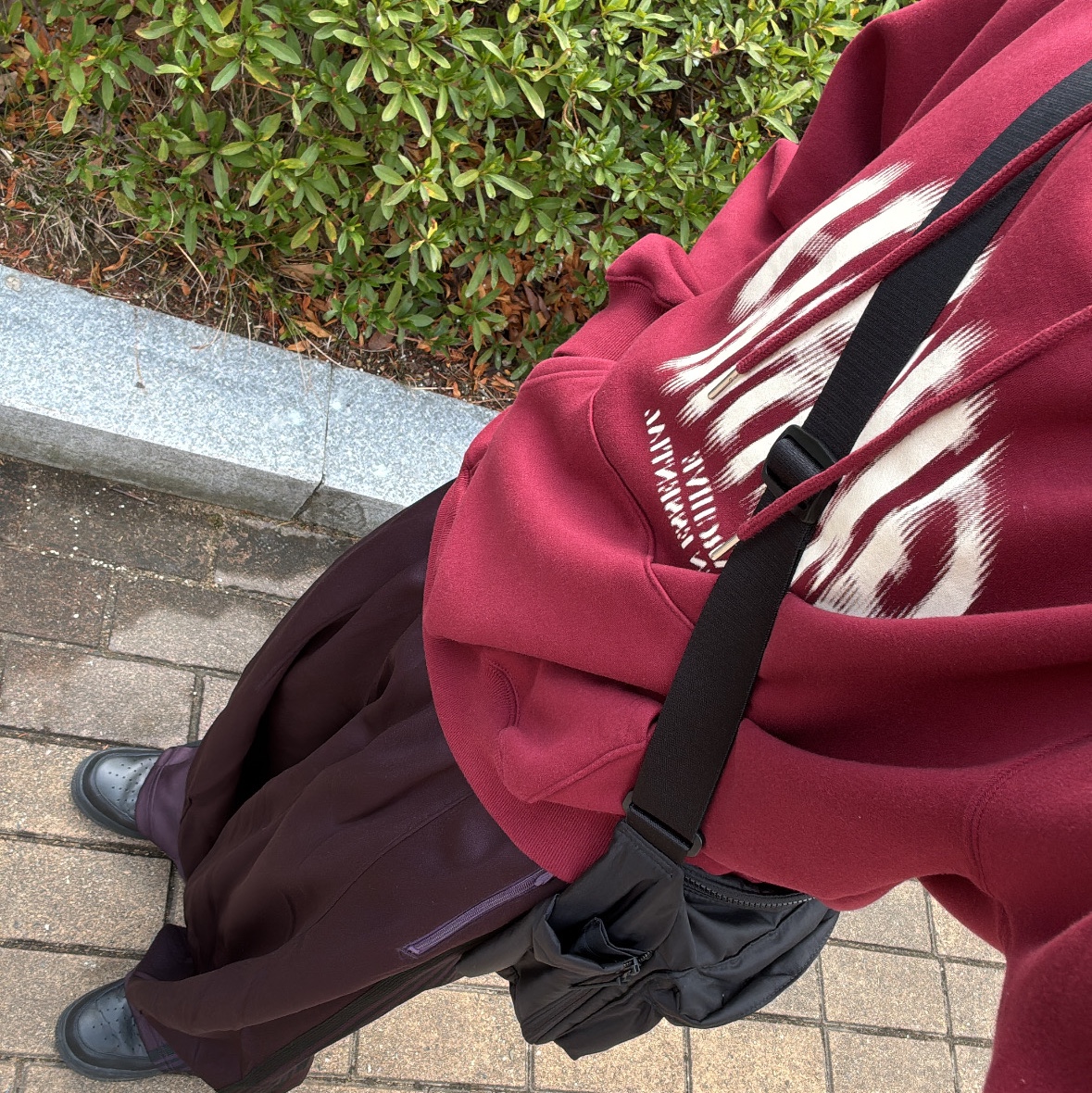 Needles H.D. Track Pants Poly Smooth Dark Purple, Nike Air Force 1 '07 Low Triple Black 착용 스타일