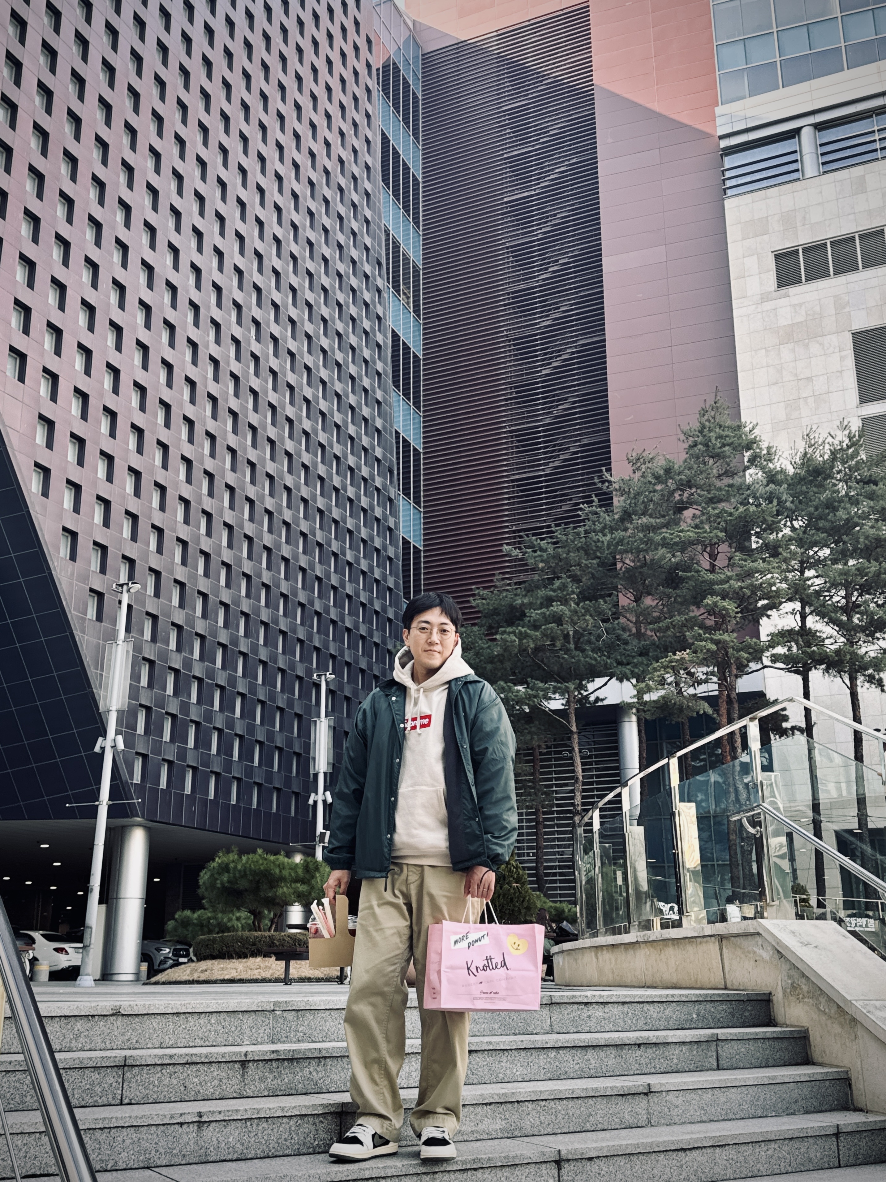 Supreme Box Logo Hooded Sweatshirt Stone - 24FW, Neighborhood Windbreaker Jacket Green 착용 스타일 - 1