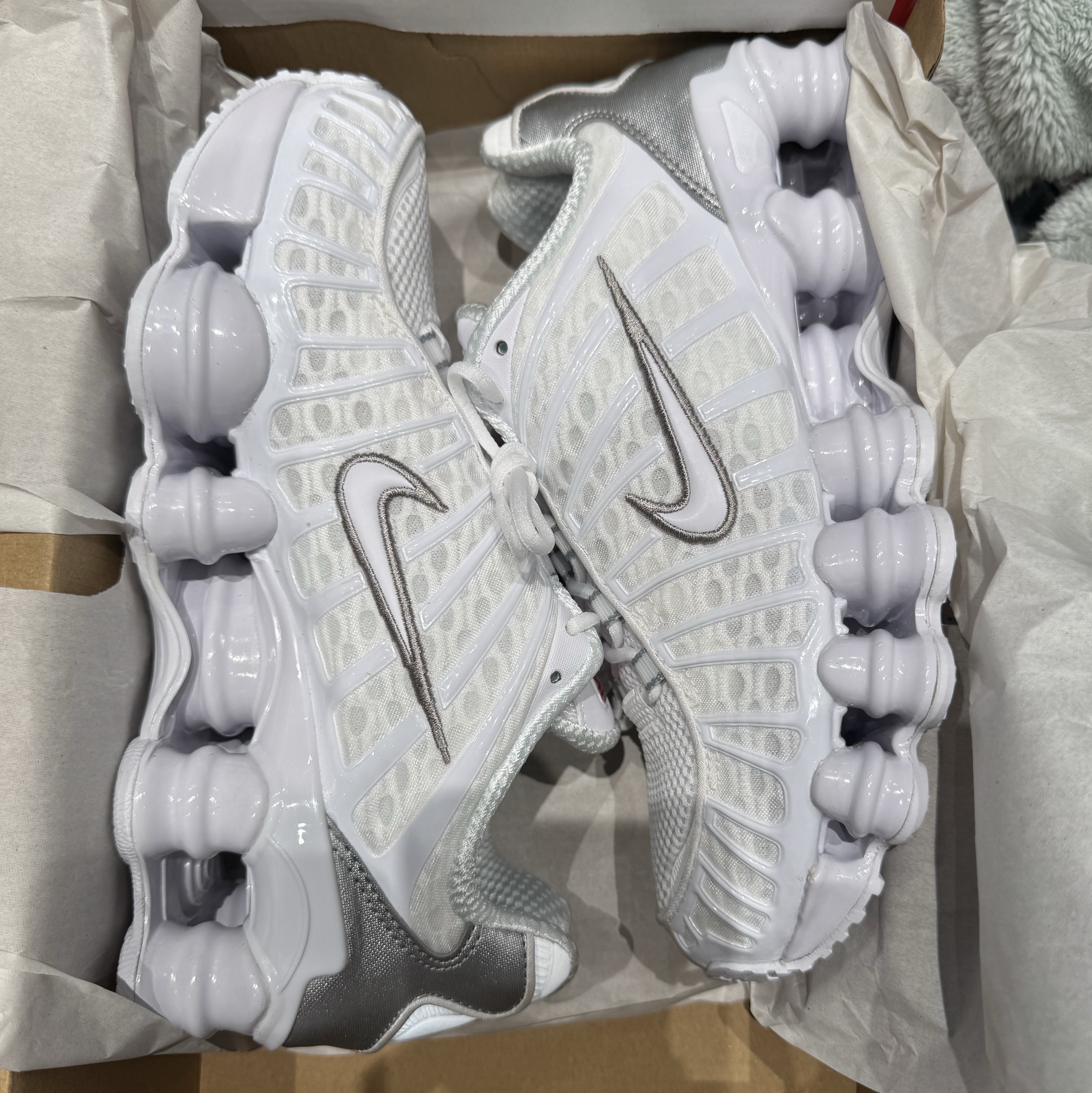 (W) Nike Shox TL White and Max Orange 착용 스타일