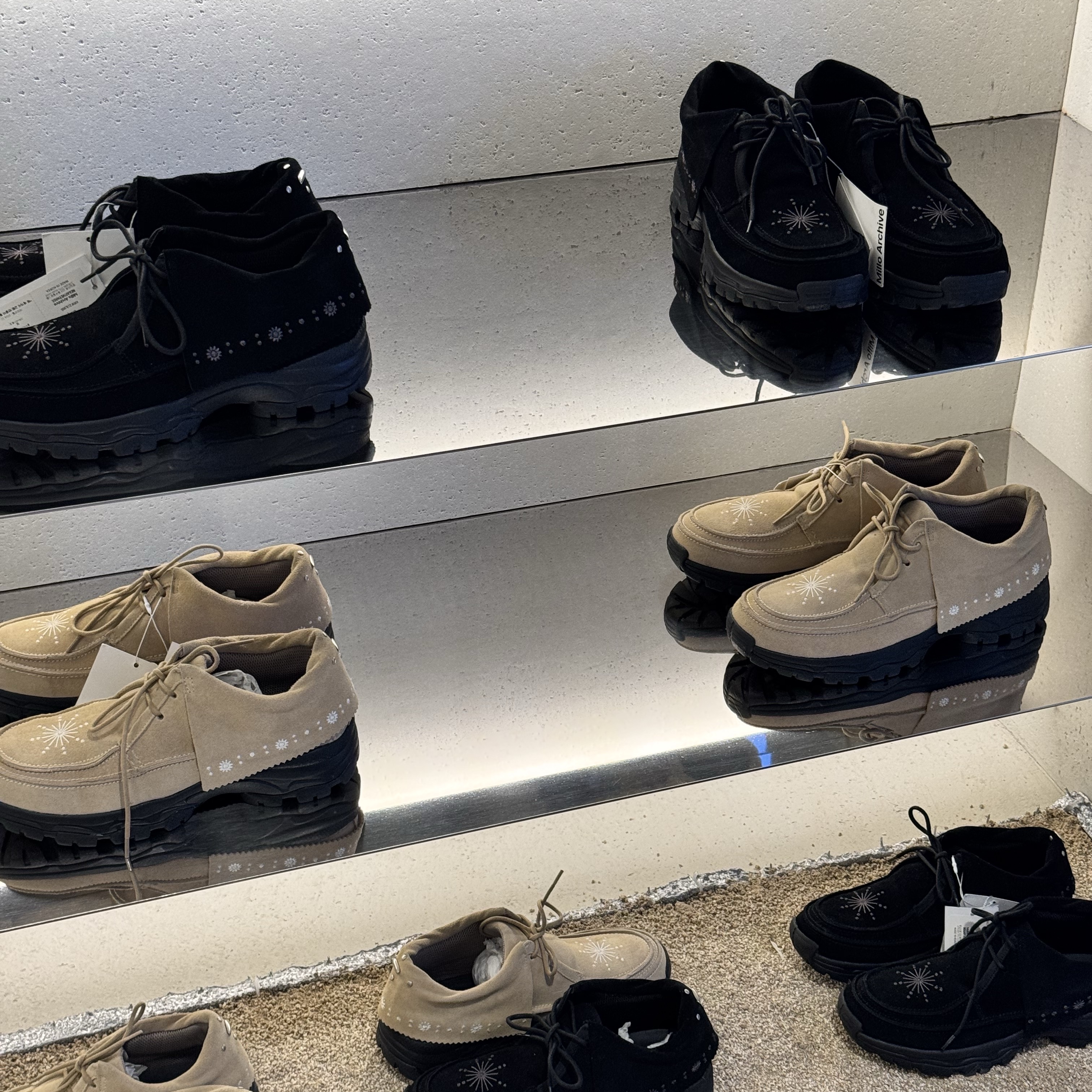 [KREAM 단독] Millo Archive X Negative Three Crescendo Desert Boots Beige, [KREAM 단독] Millo Archive X Negative Three Crescendo Desert Boots Black 착용 스타일 - 1