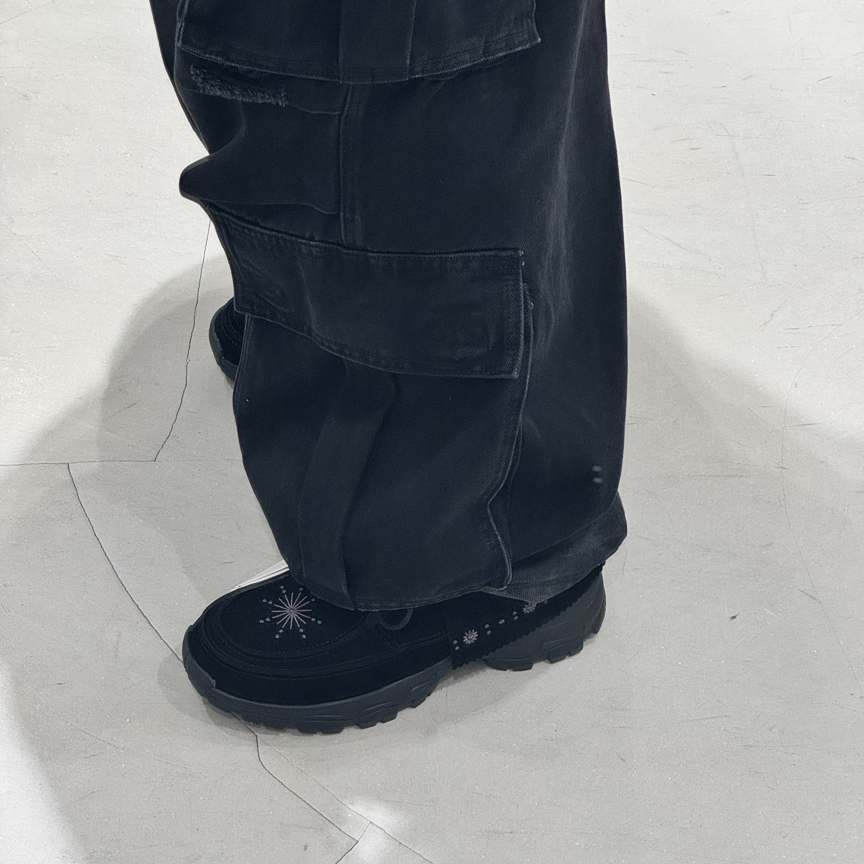 [KREAM 단독] Millo Archive X Negative Three Crescendo Desert Boots Beige, [KREAM 단독] Millo Archive X Negative Three Crescendo Desert Boots Black 착용 스타일 - 7
