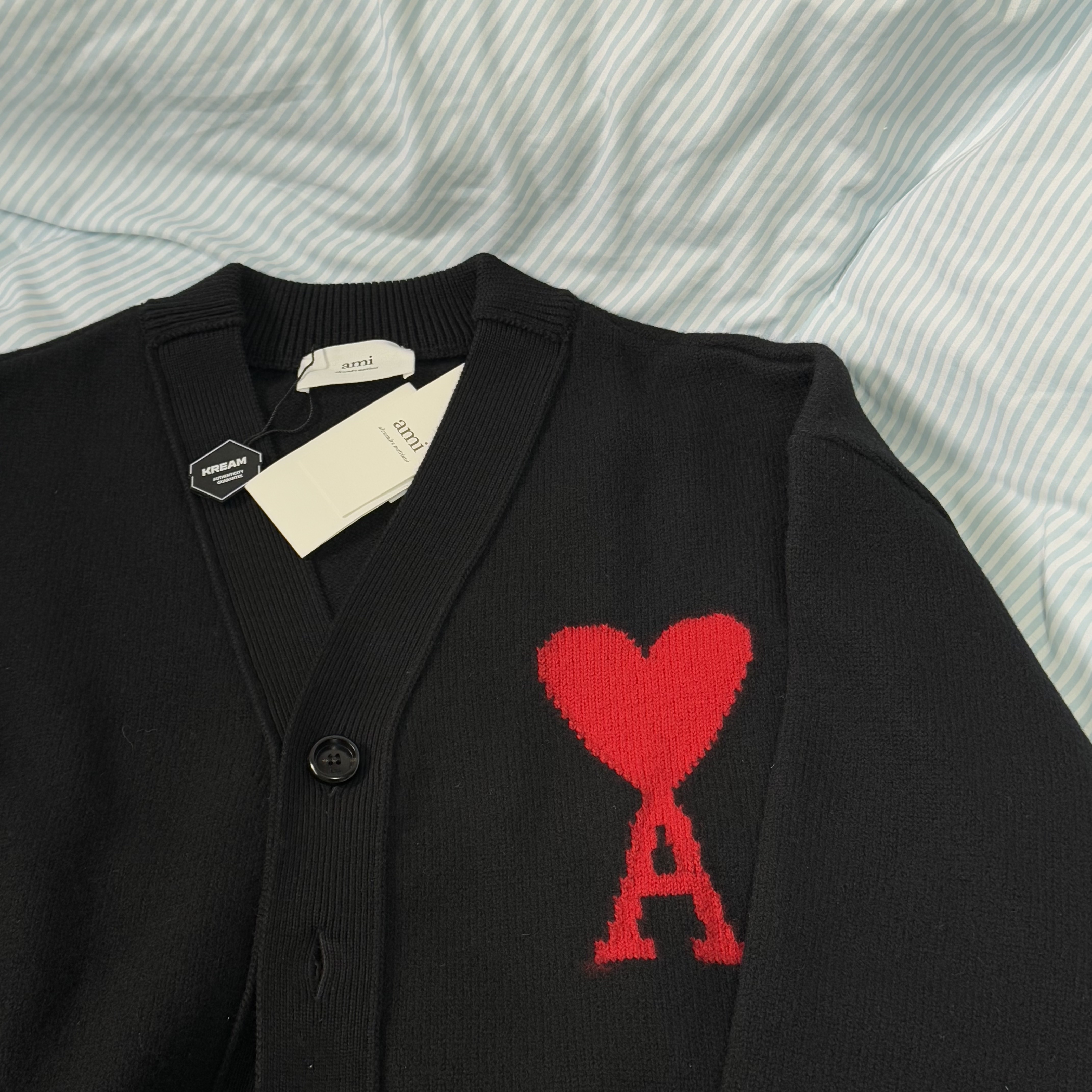 AMI de Coeur Oversize Intarsia Cardigan Black 착용 스타일