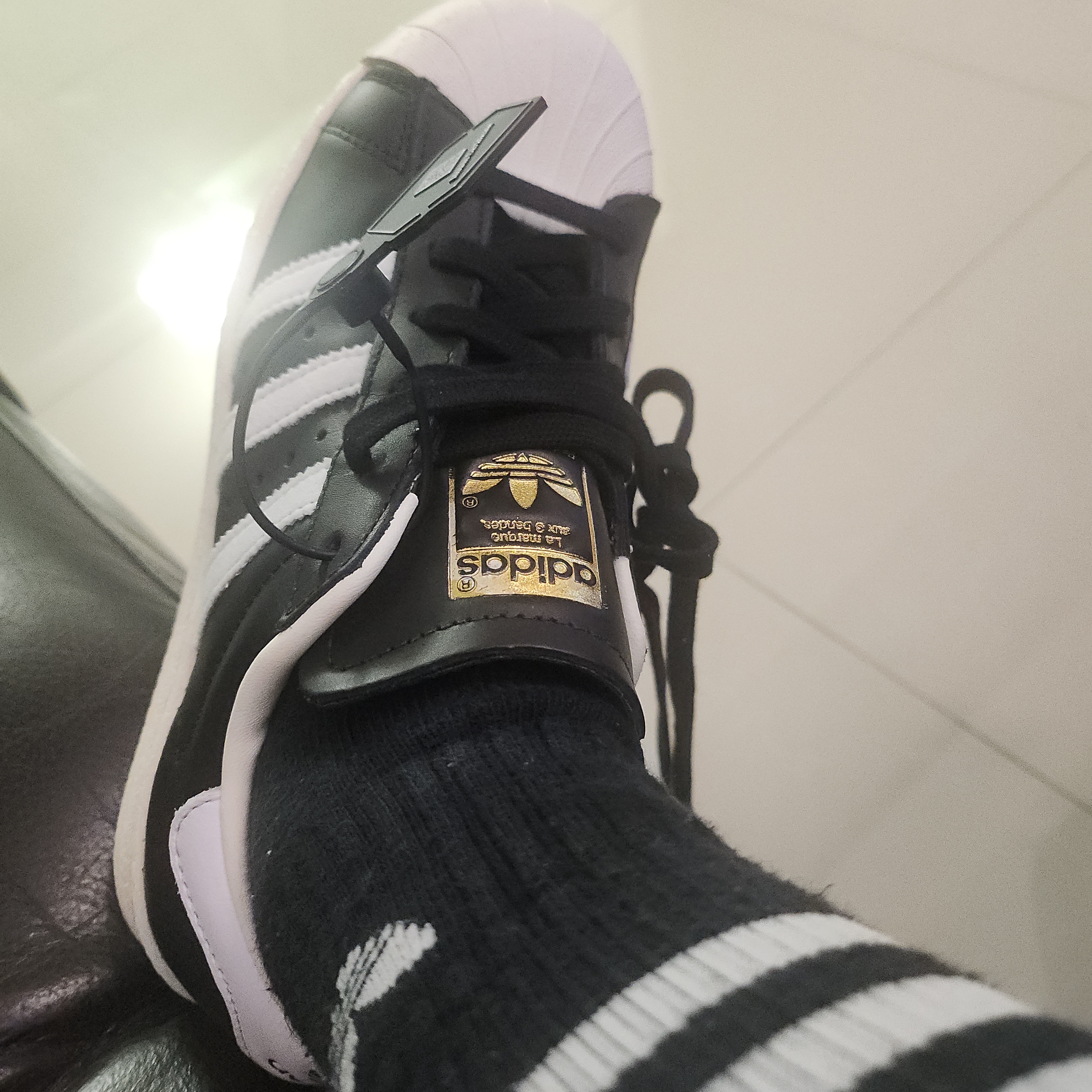 Adidas Superstar 82 FI Core Black 착용 스타일