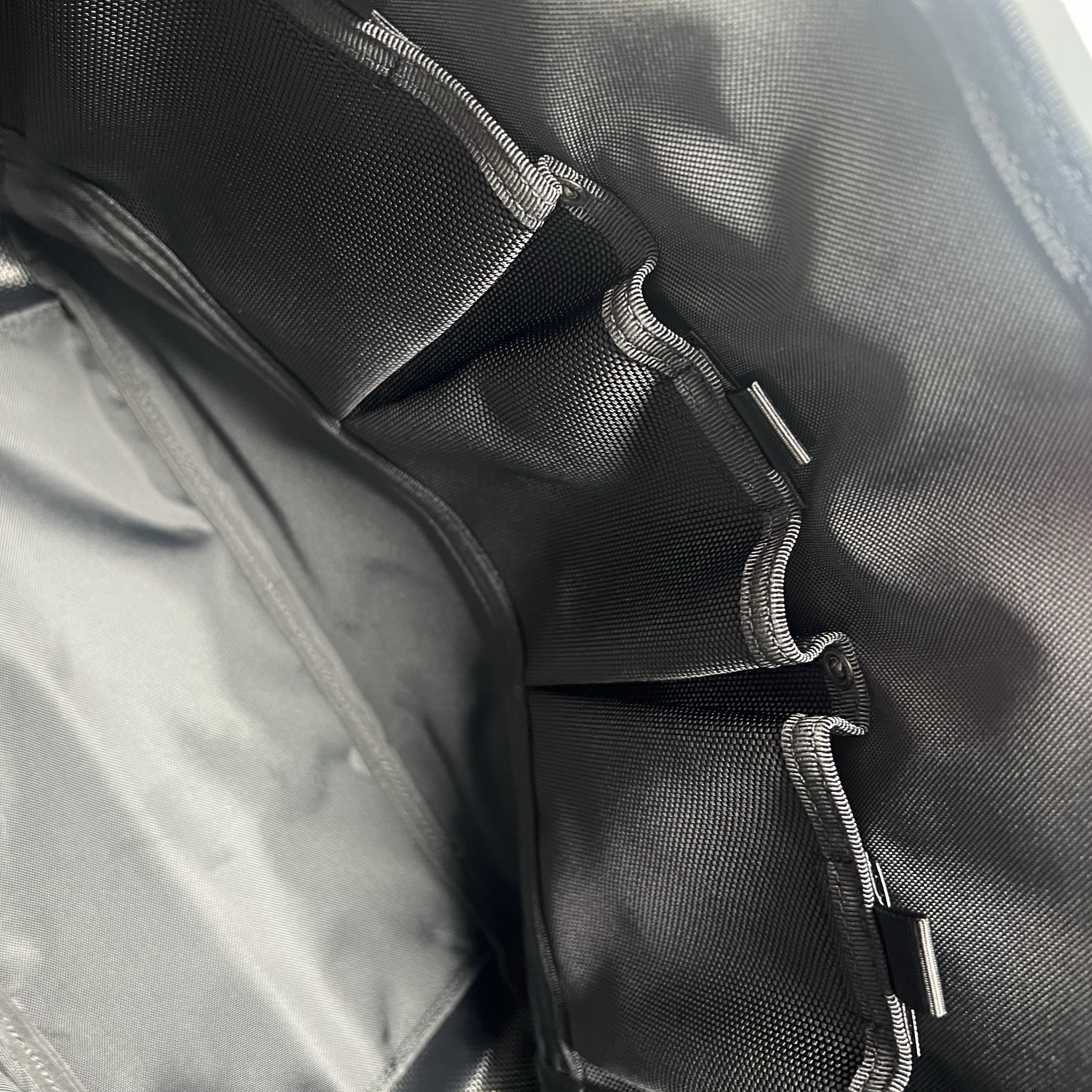 Porter Heat Tote Bag Black 착용 스타일 - 3