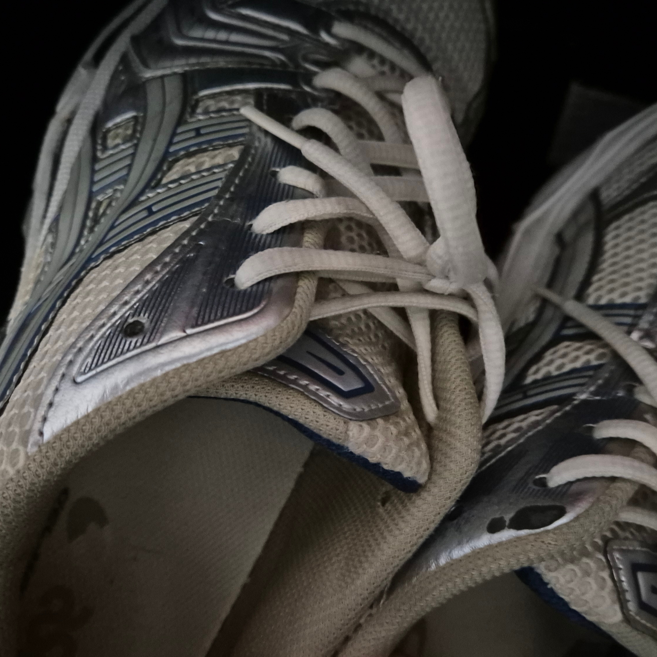 Asics Gel-Kayano 14 Cream Pure Silver 착용 스타일