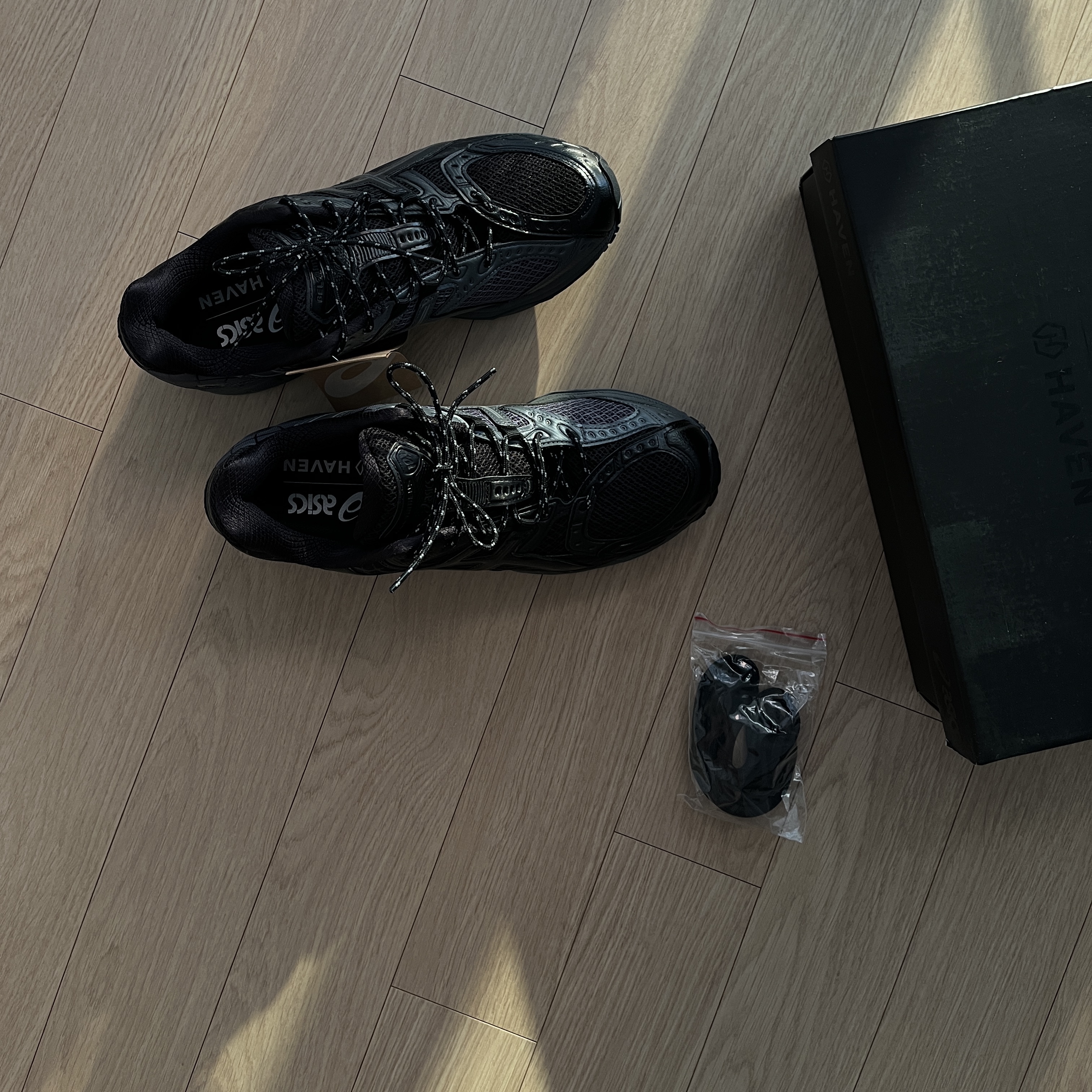 Asics x Haven Gel-Nimbus 10.1 Black 착용 스타일 - 1
