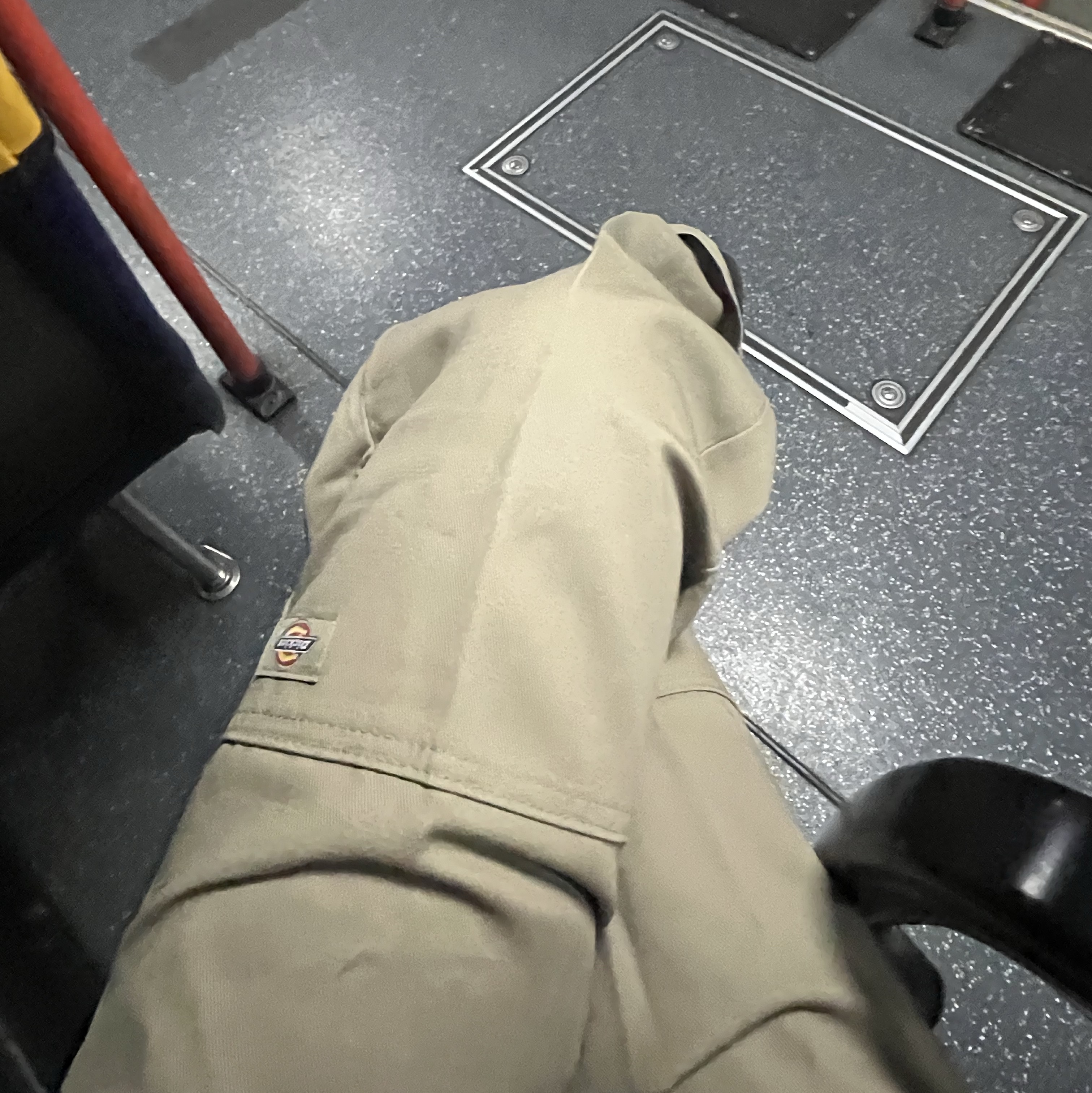 Dickies Loose Fit Double Knee Work Pants Khaki 착용 스타일