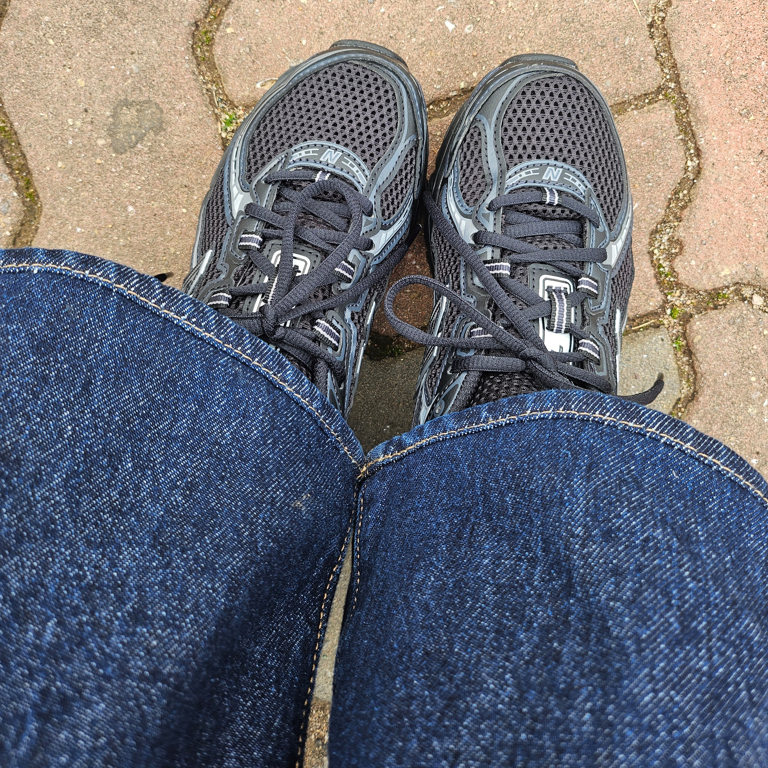 New Balance 740v2 Black Silver Metallic 착용 스타일