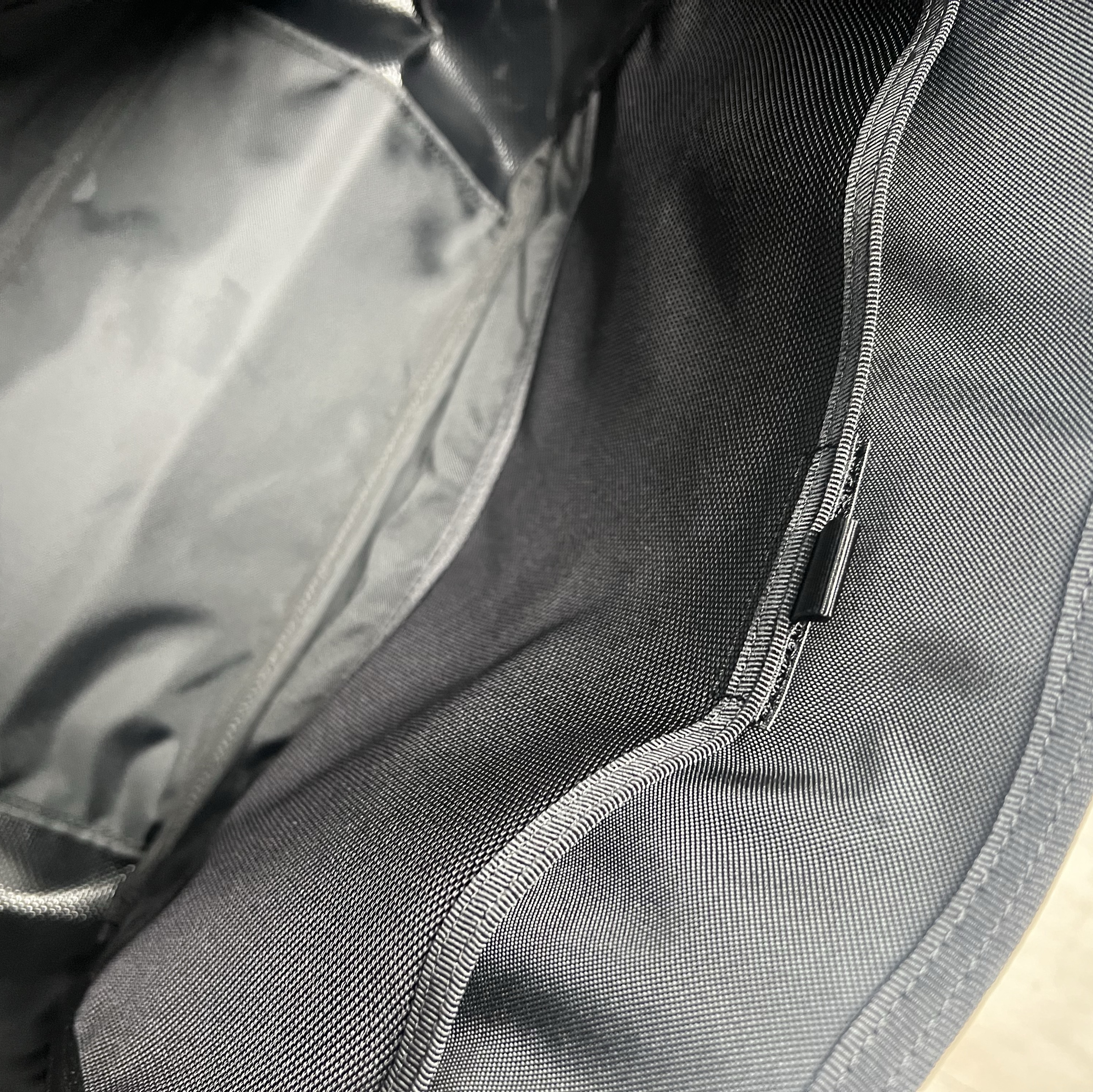 Porter Heat Tote Bag Black 착용 스타일 - 4