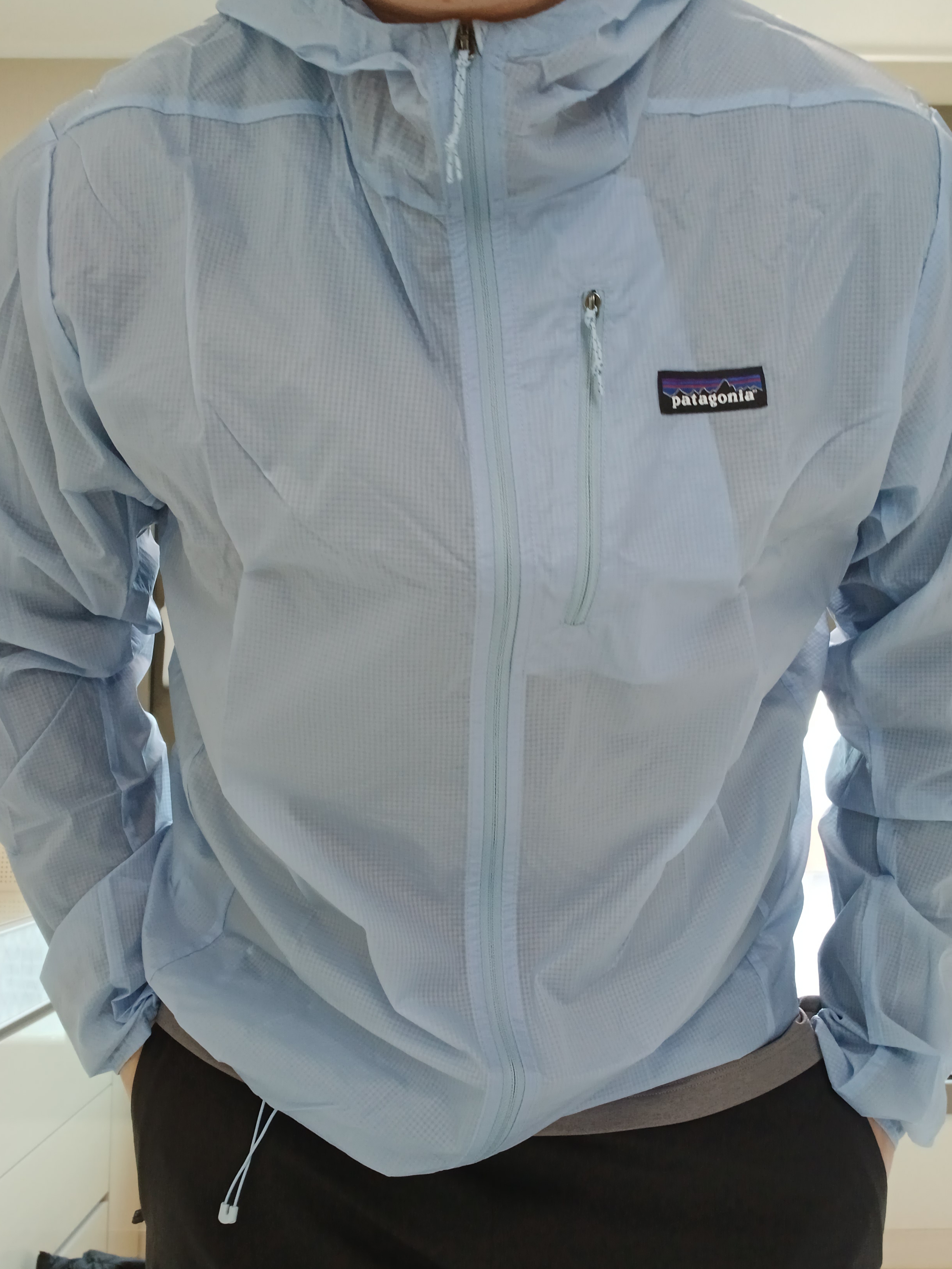 Patagonia Houdini Jacket Black/Black 착용 스타일 - 5