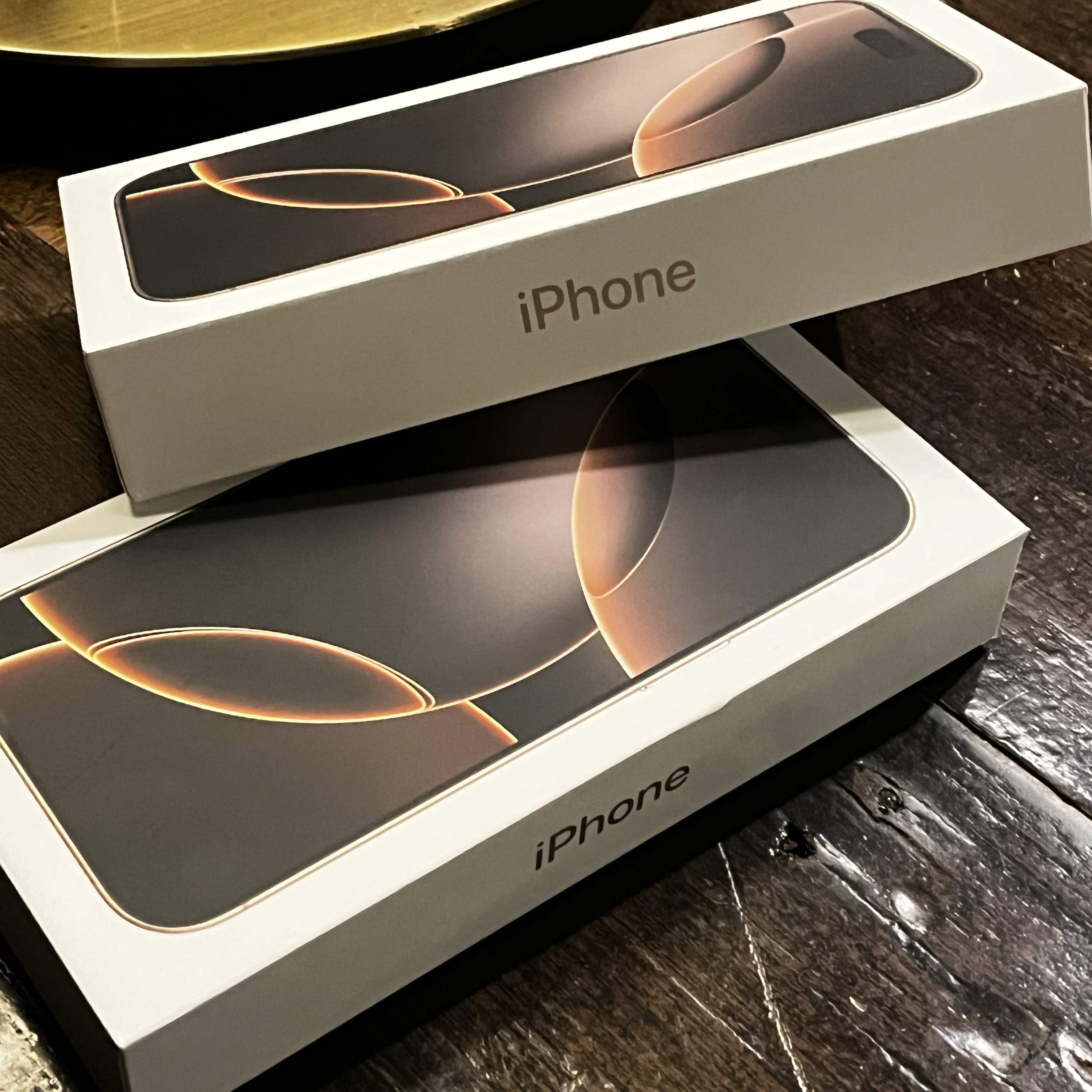 Apple iPhone 16 Pro 256GB Desert Titanium (Korean Ver.) 착용 스타일