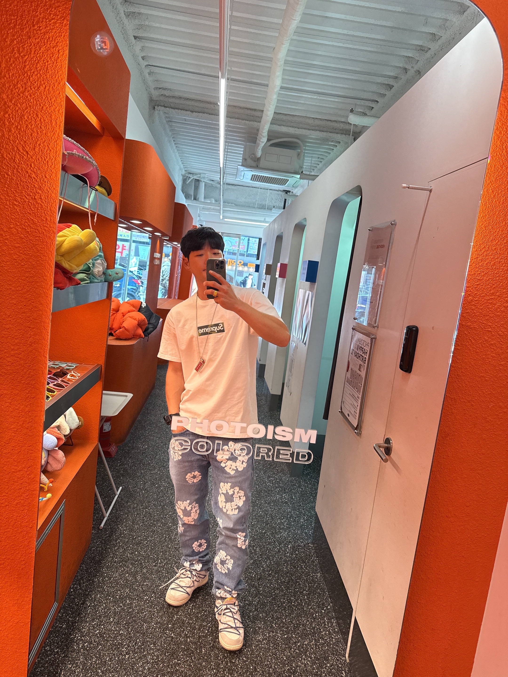 Supreme x The North Face Nuptse Orange - 16FW, Supreme Box Logo T-Shirt White - 23FW 착용 스타일 - 3