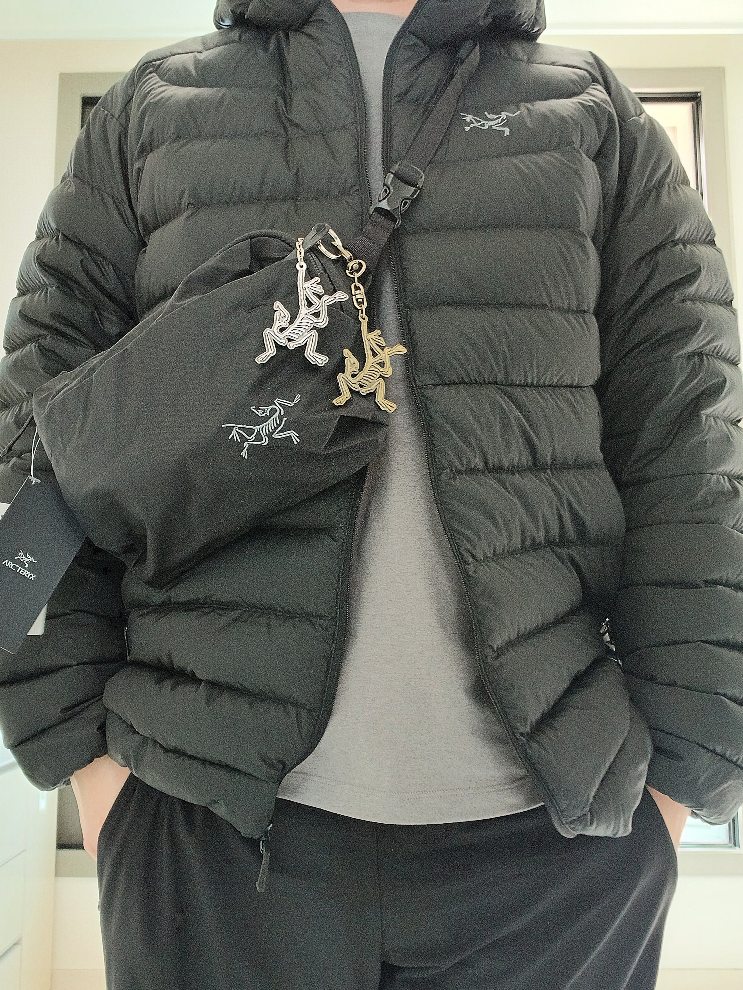 Arc'teryx Heliad 6 Crossbody Bag Black, Arc'teryx Keyring Metal 착용 스타일 - 1