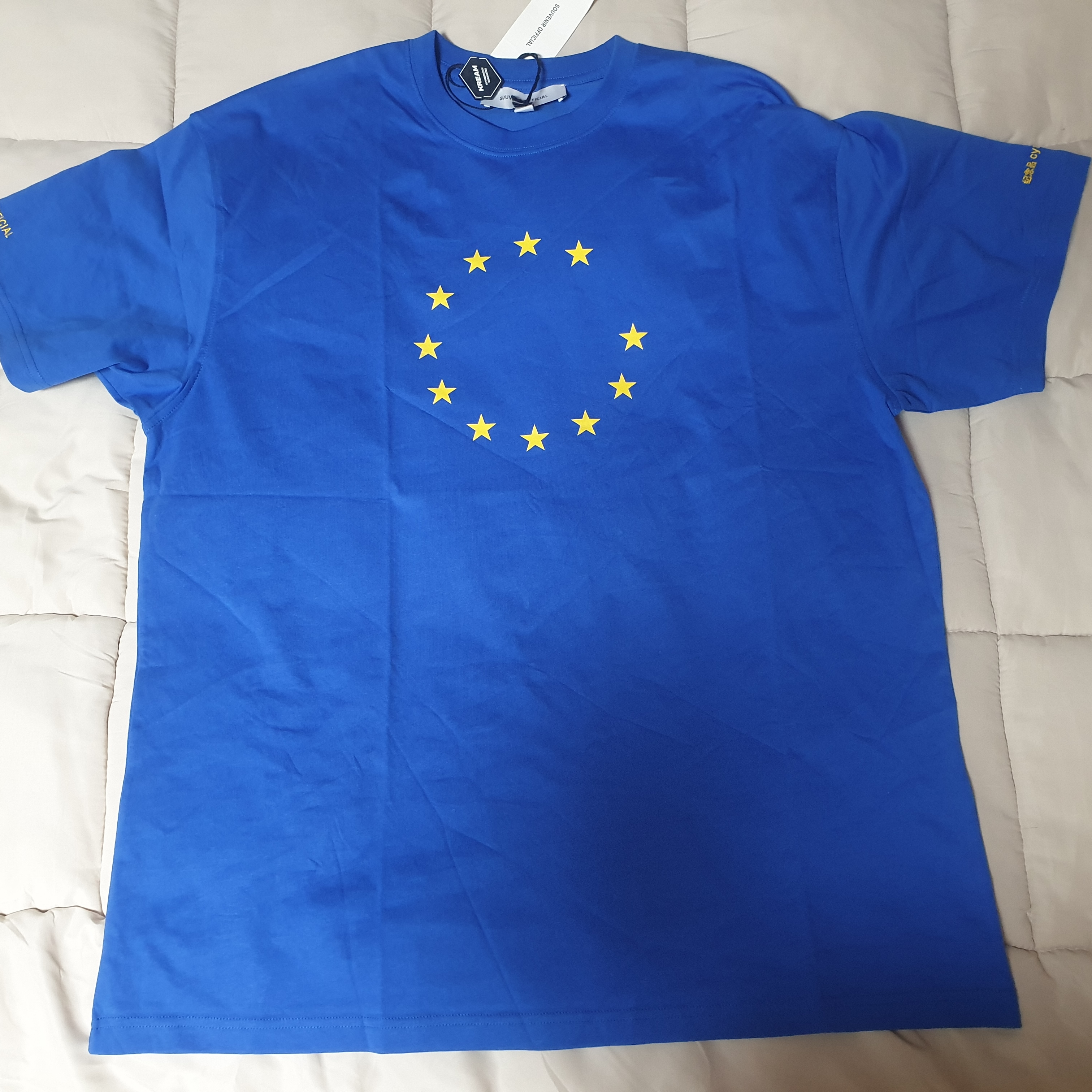 Souvenir Official Eunify T-Shirt Blue 착용 스타일