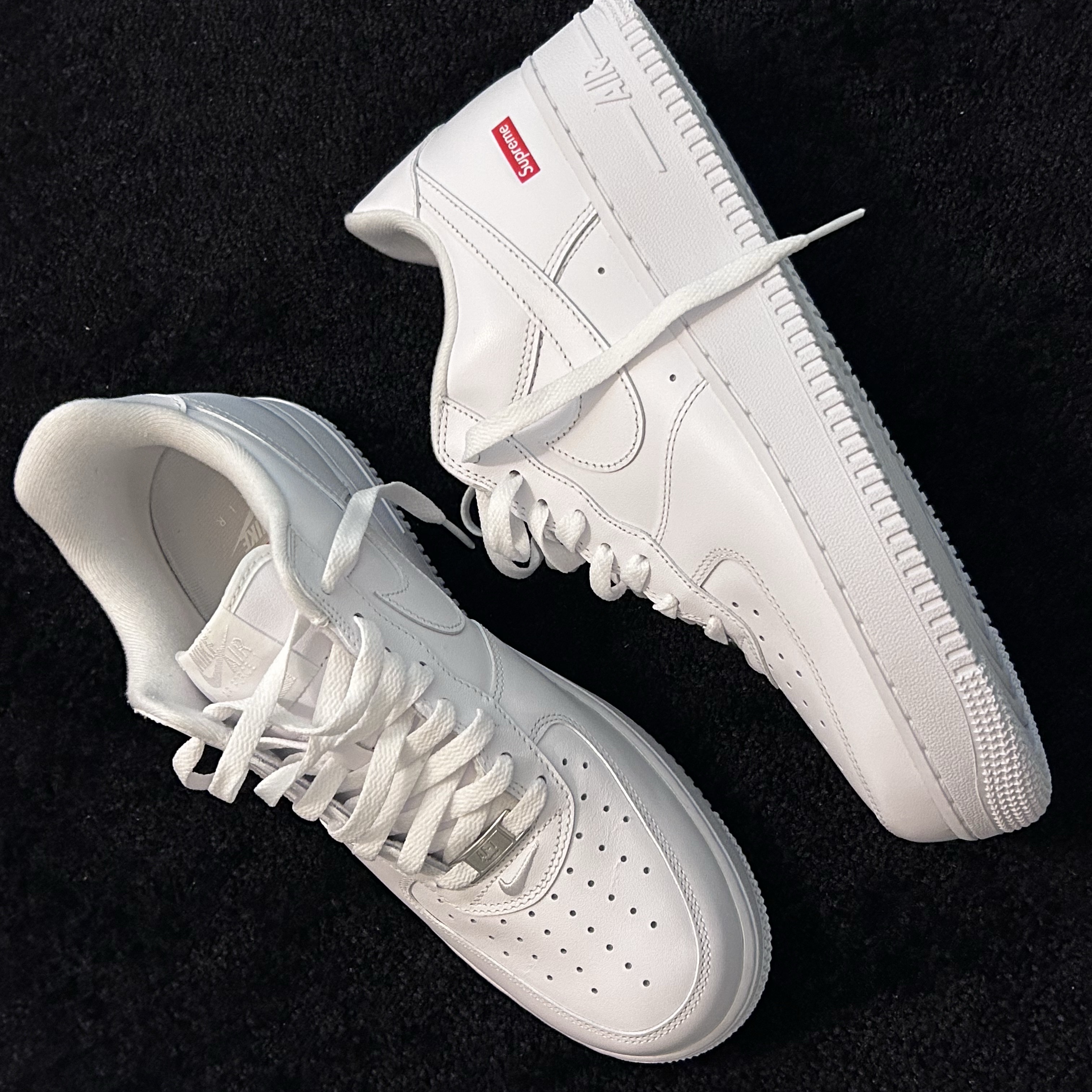 Nike x Supreme Air Force 1 Low White 착용 스타일 - 2