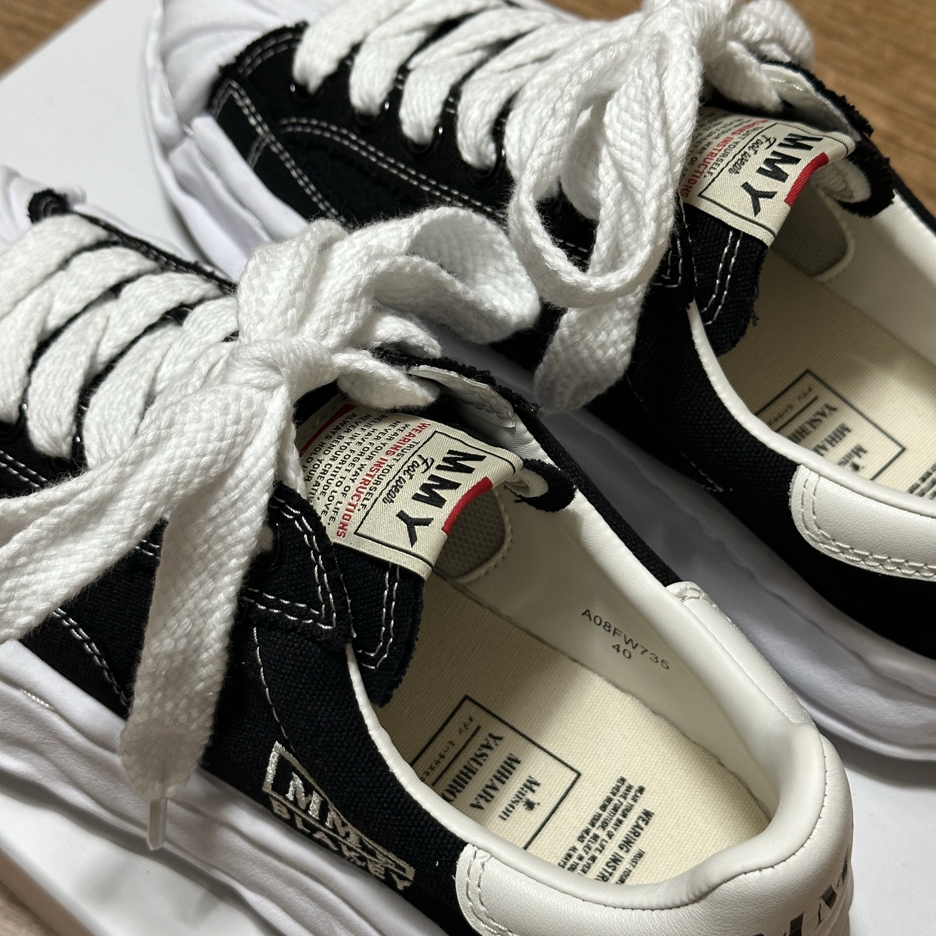 Maison Mihara Yasuhiro Blakey OG Sole Canvas Low-top Sneakers Black White 착용 스타일