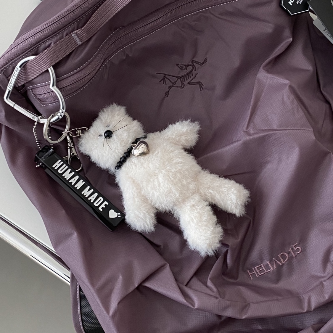 Arc'teryx Heliad 15 Backpack Interstellar, Monamhee Creami Keyring Cream - KREAM Exclusive 착용 스타일