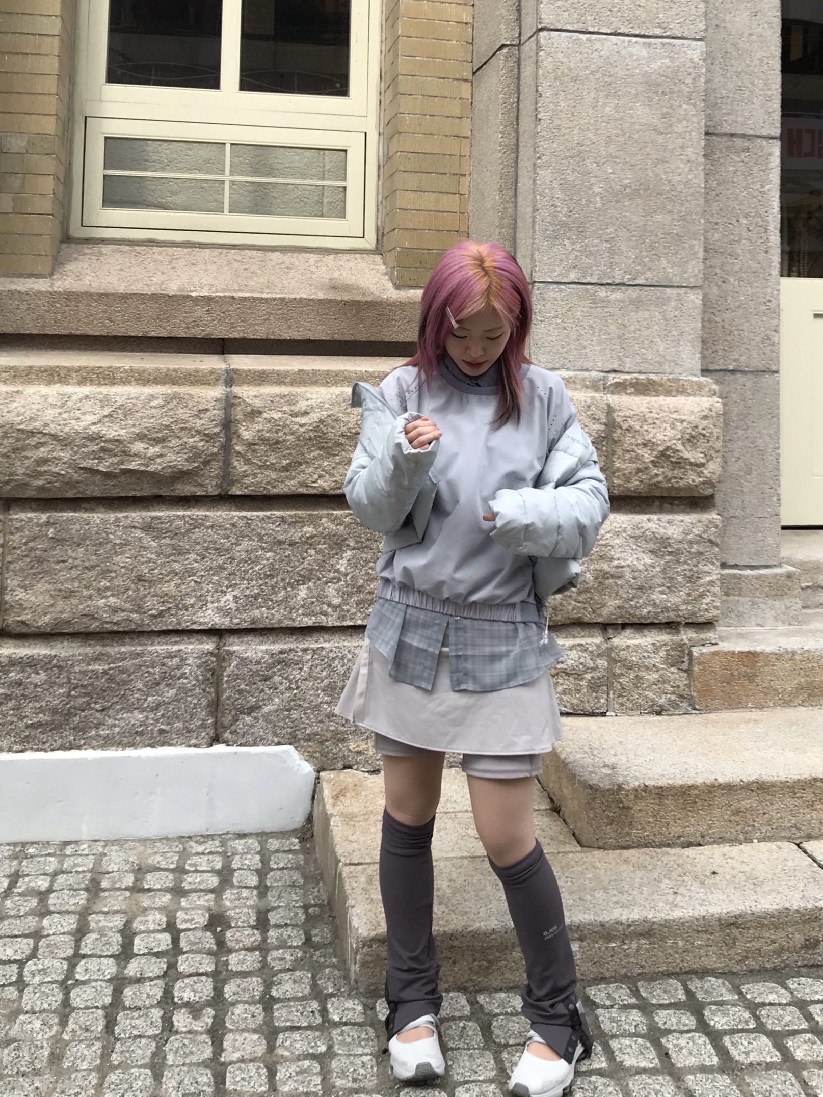 Fila x Ojos RGB Pier 3.0 MJ Grey, OJOS Button Slit Leg Warmer Stone Brown 착용 스타일 - 5