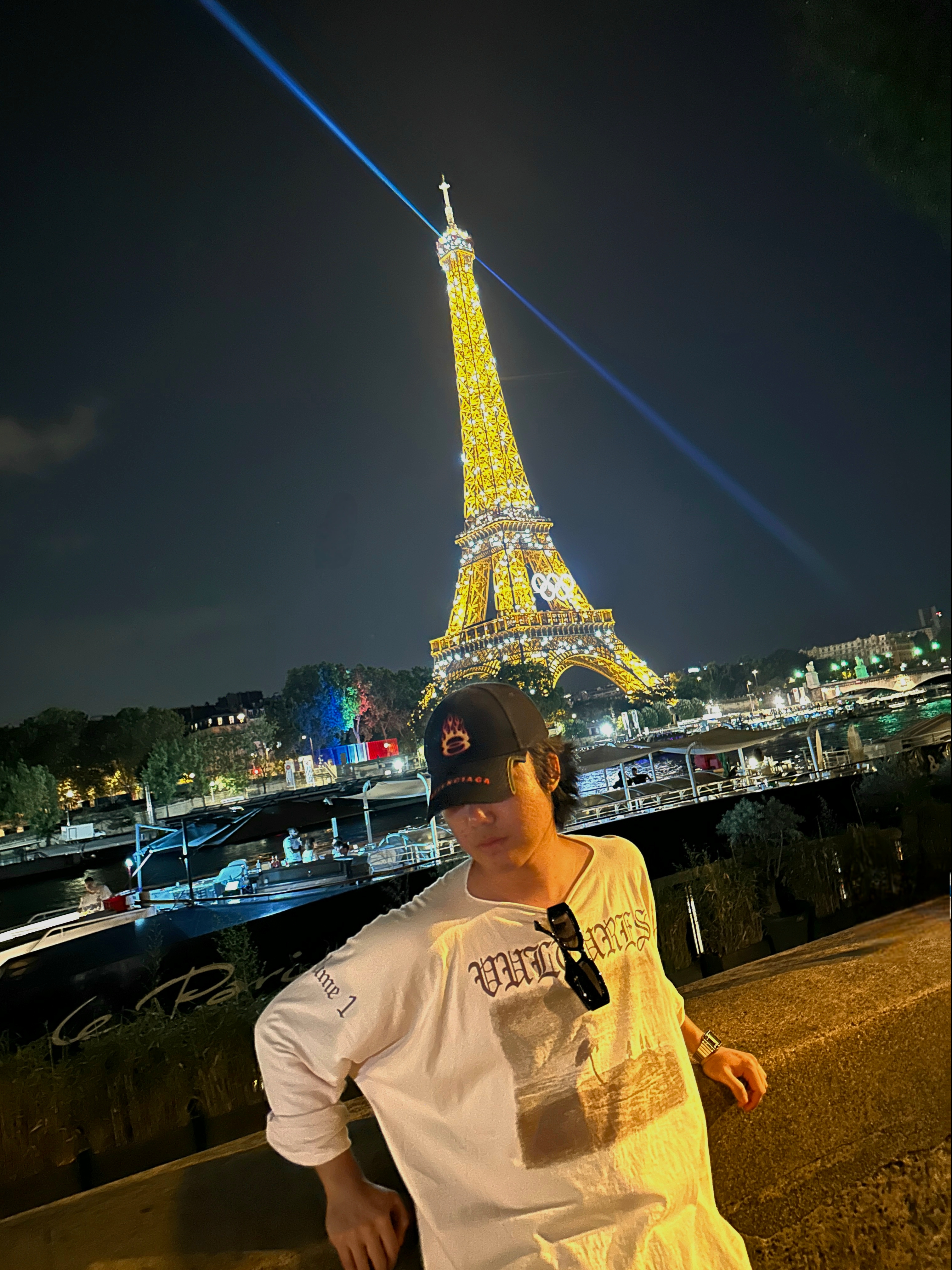 Balenciaga Burning Unity Cap Black Orange, Yeezy Vultures Long T-Shirt White 착용 스타일 - 1