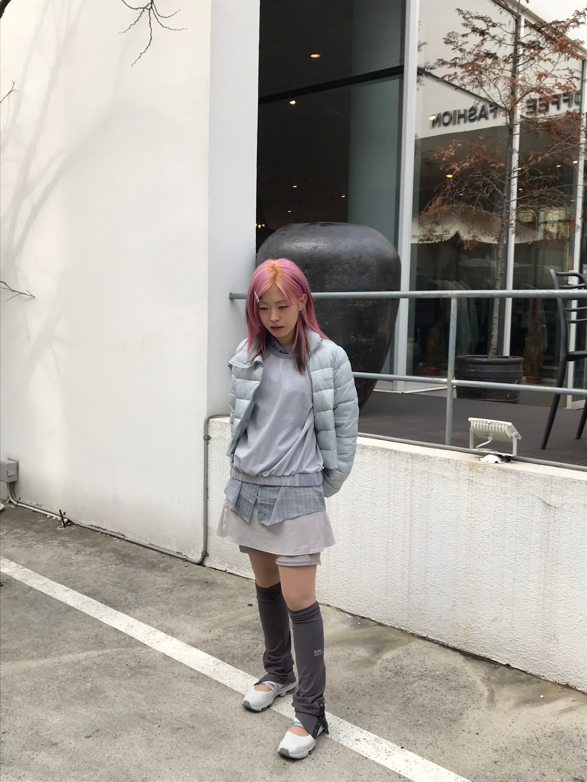 Fila x Ojos RGB Pier 3.0 MJ Grey, OJOS Button Slit Leg Warmer Stone Brown 착용 스타일 - 6