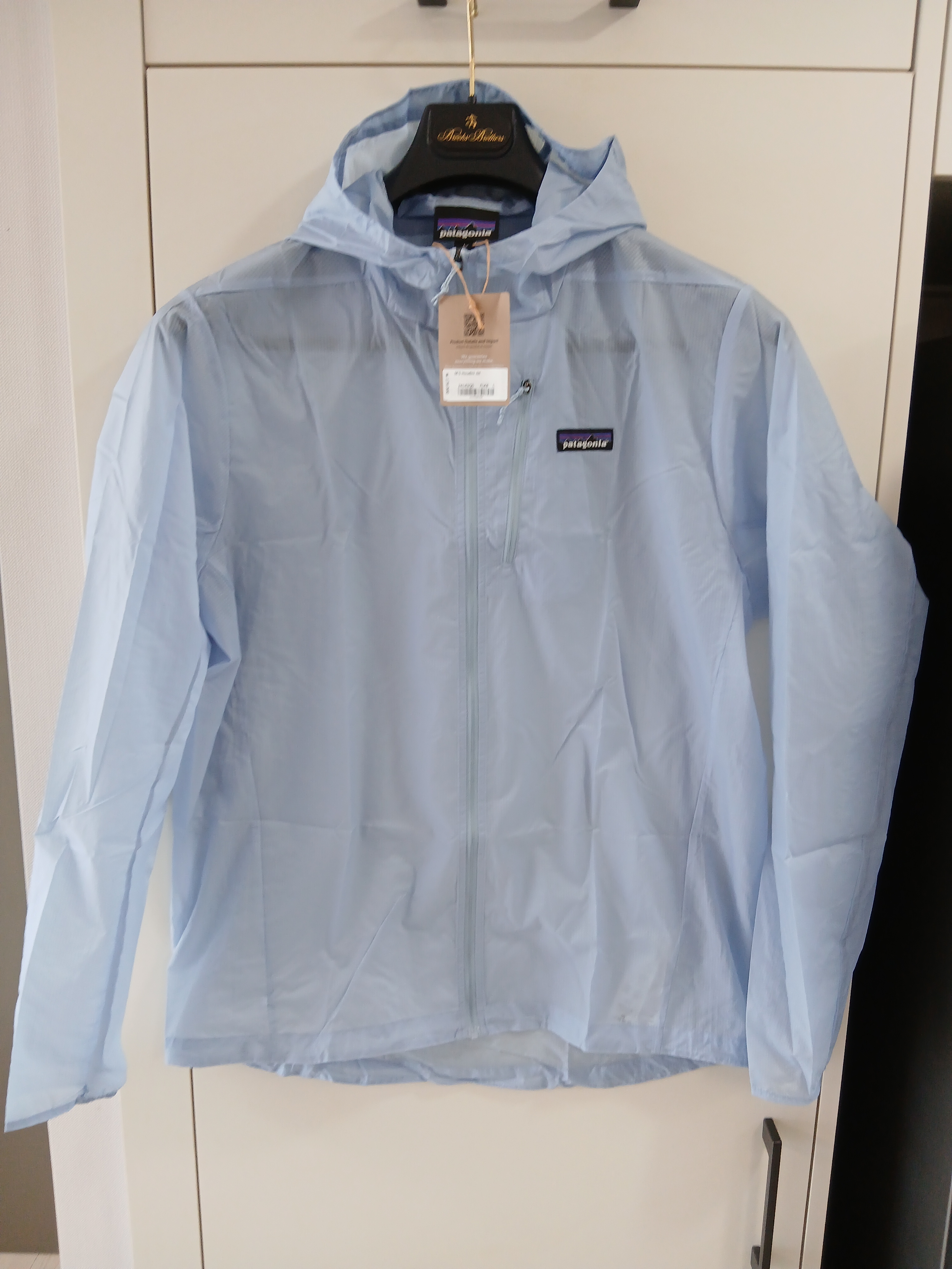 Patagonia Houdini Jacket Black/Black 착용 스타일 - 1