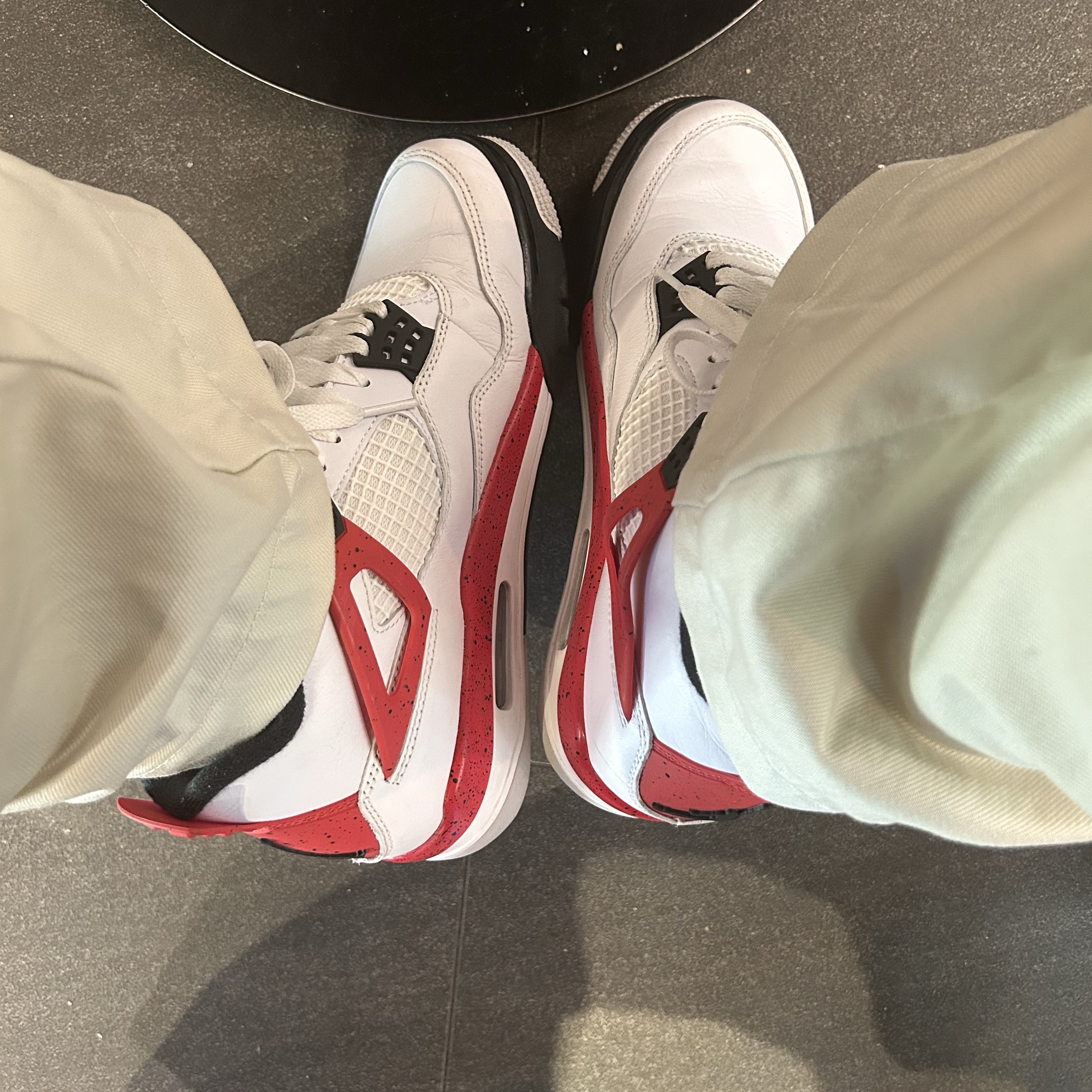 Jordan 4 Retro Red Cement 착용 스타일