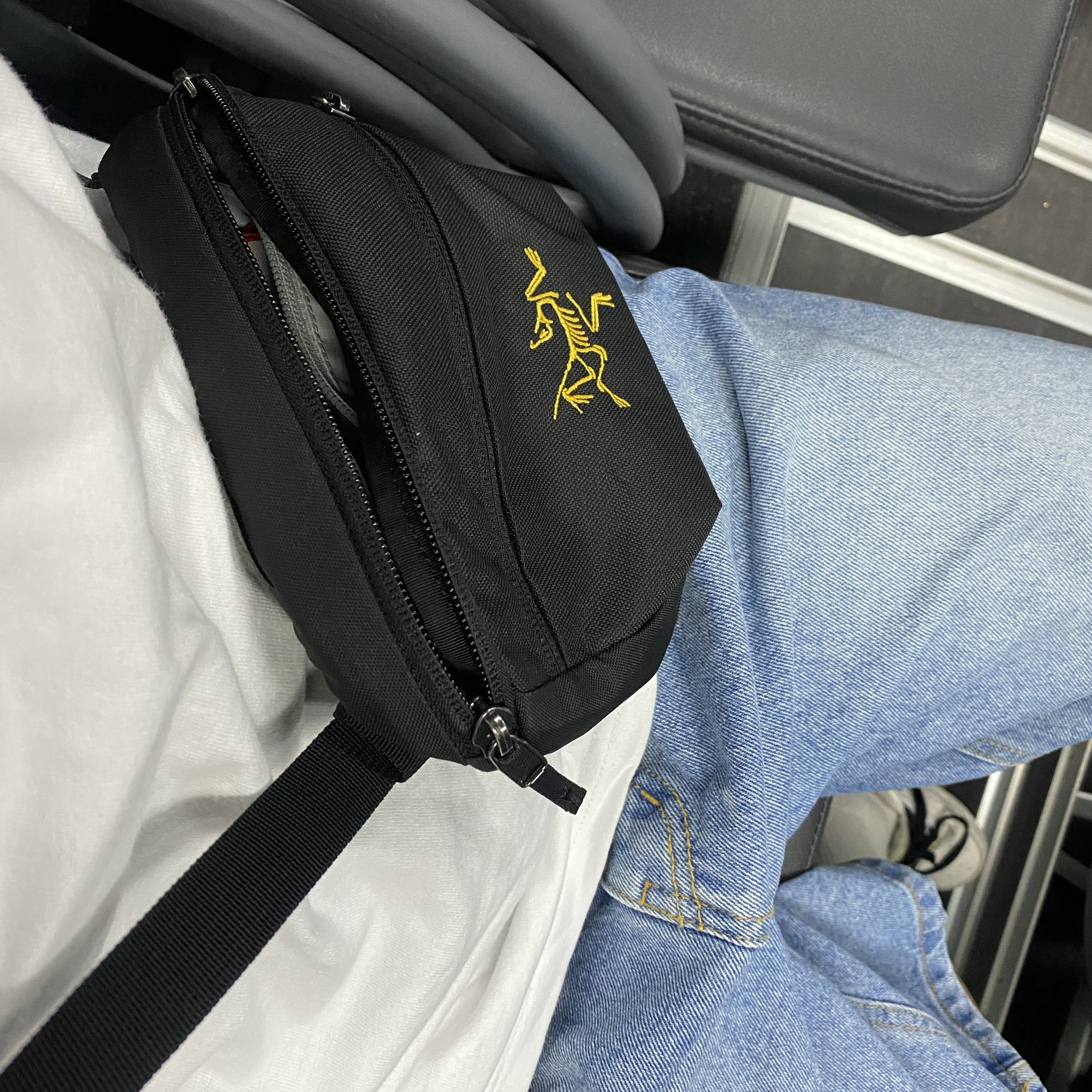 Arc'teryx Mantis 1 Waistpack Black 착용 스타일