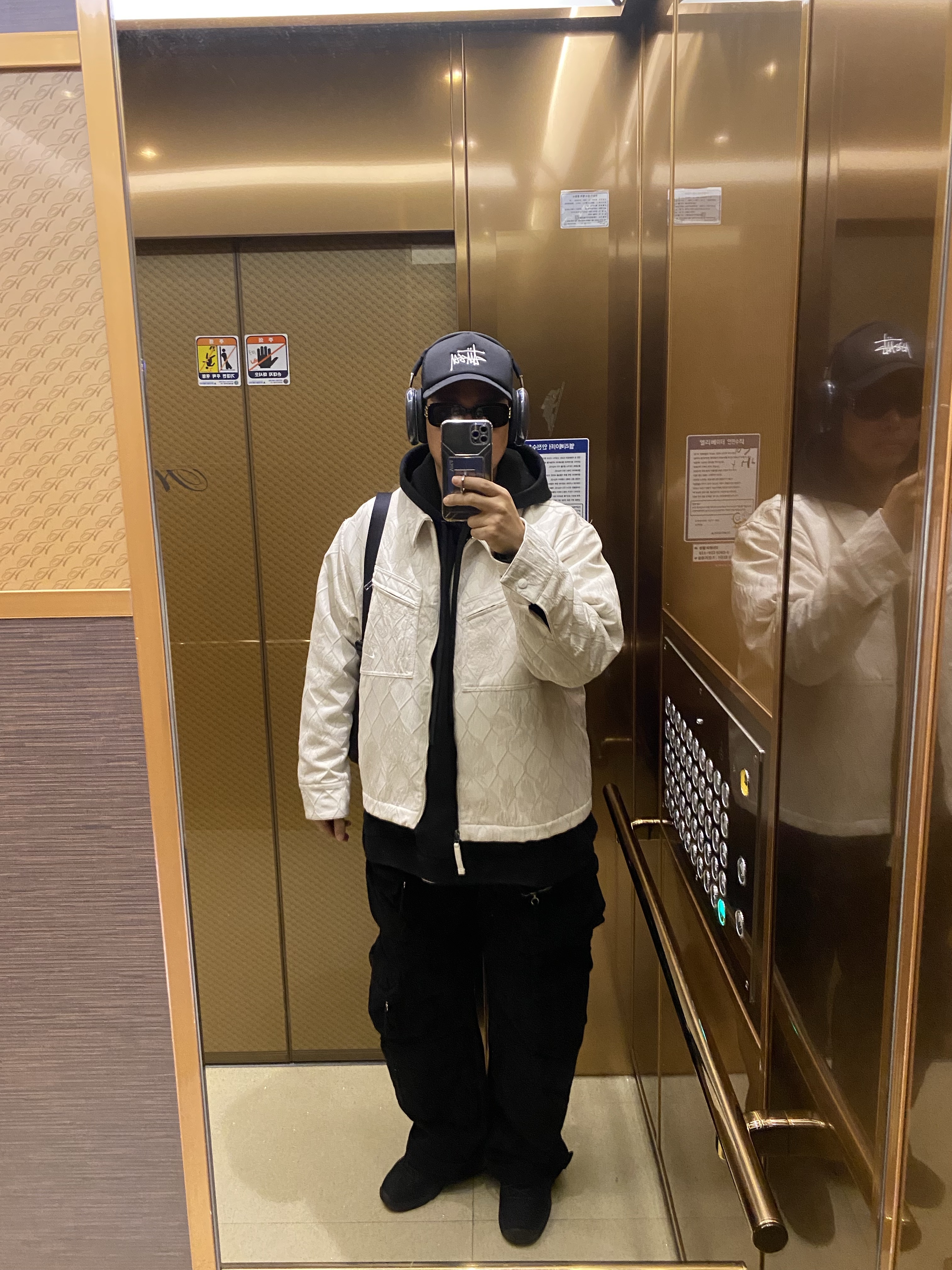 Stussy Basic Trucker Cap Black, Apple AirPods Max USB C Midnight (Korean Ver.) 착용 스타일