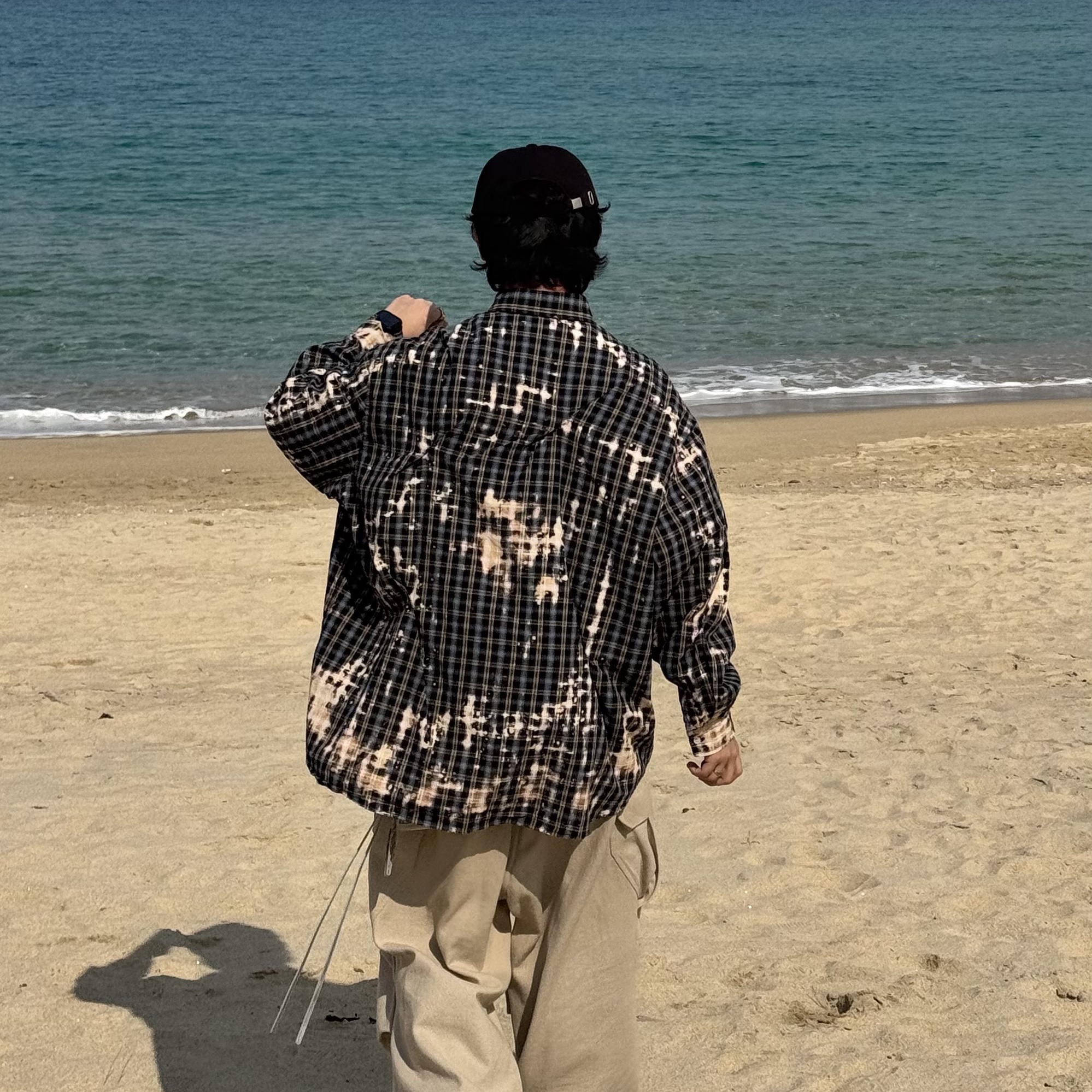 Nonnod Side Zip Cargo Pants Beige, Nos Couleurs Bleached Bite Shirts Navy 착용 스타일 - 3