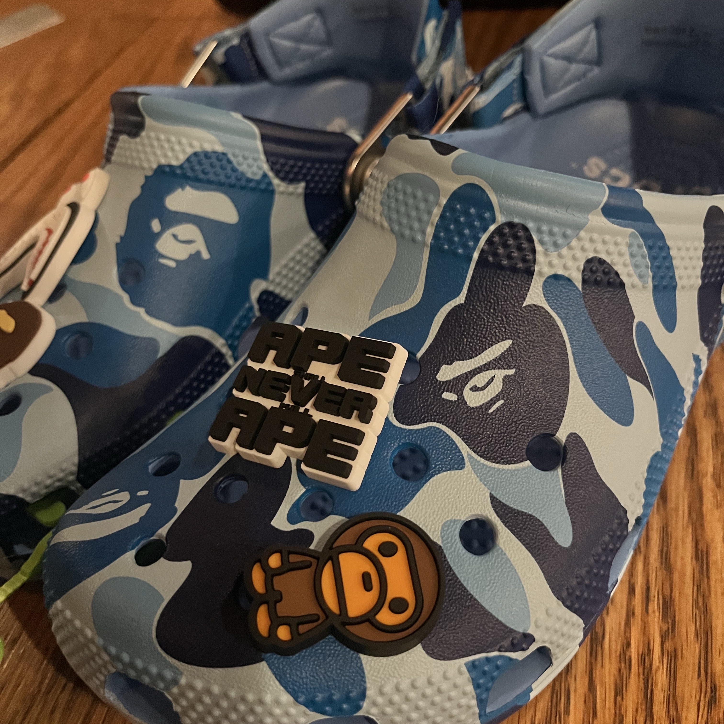 Crocs x BAPE Classic Clog Oxygen, Crocs x BAPE Classic Clog Chai 착용 스타일