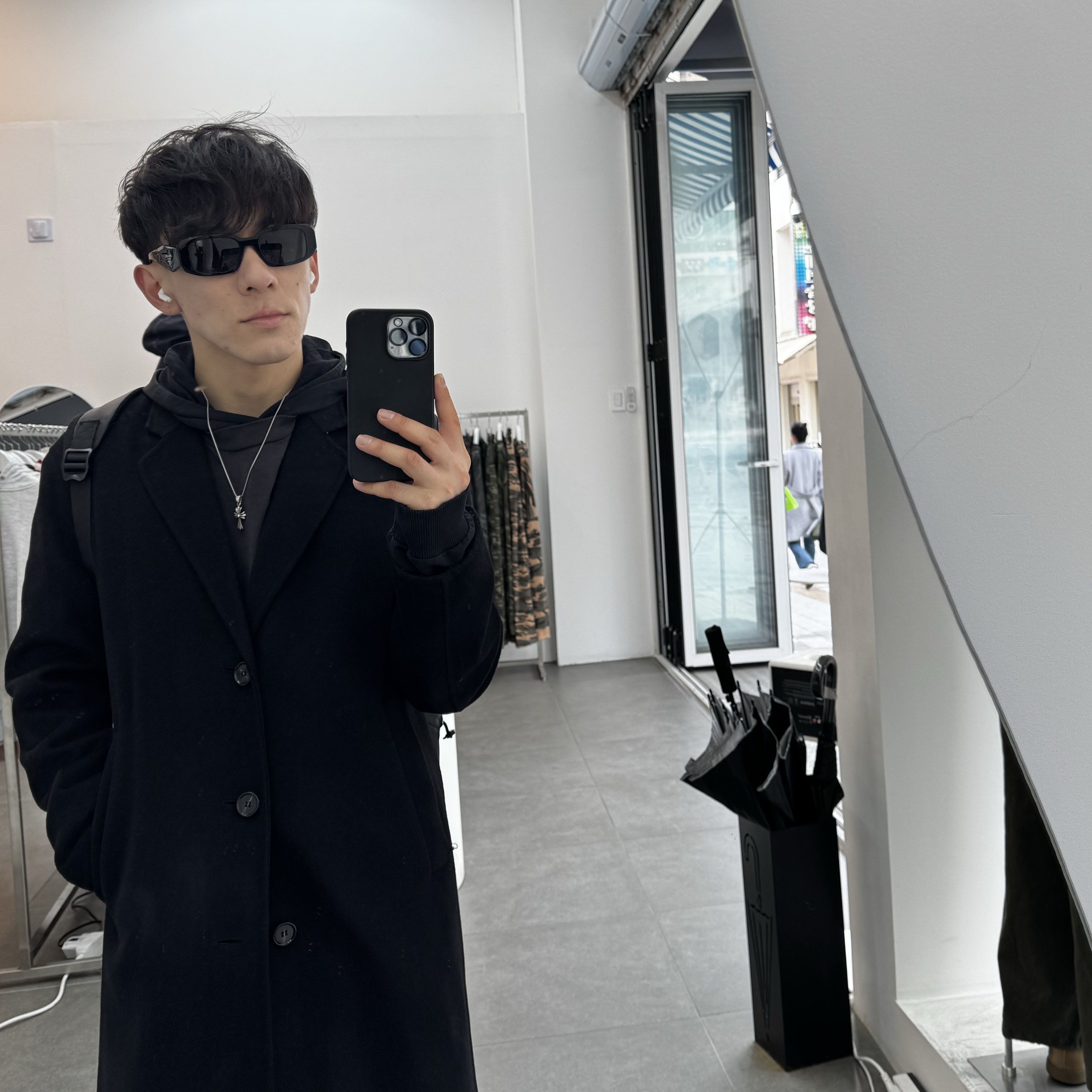 Prada Symbole Sunglasses Slate Gray Lenses Alternative Fit 착용 스타일