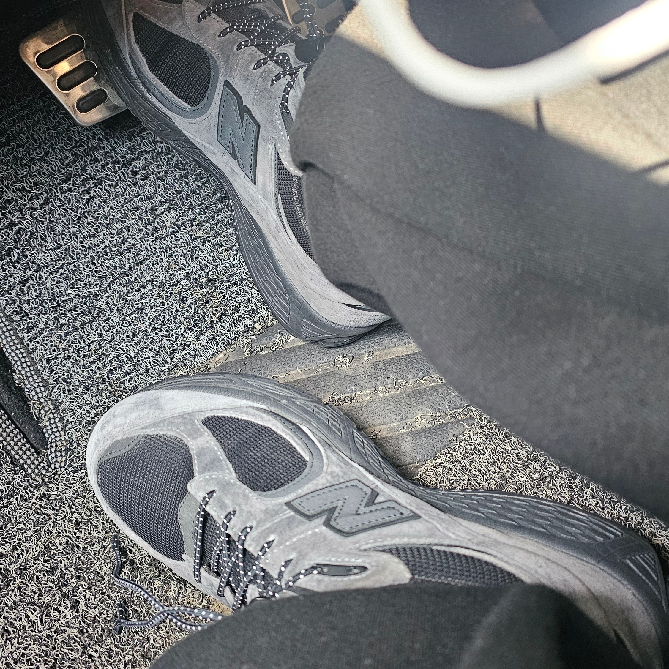 New Balance x JJJJound 2002R Gore-Tex Charcoal 착용 스타일