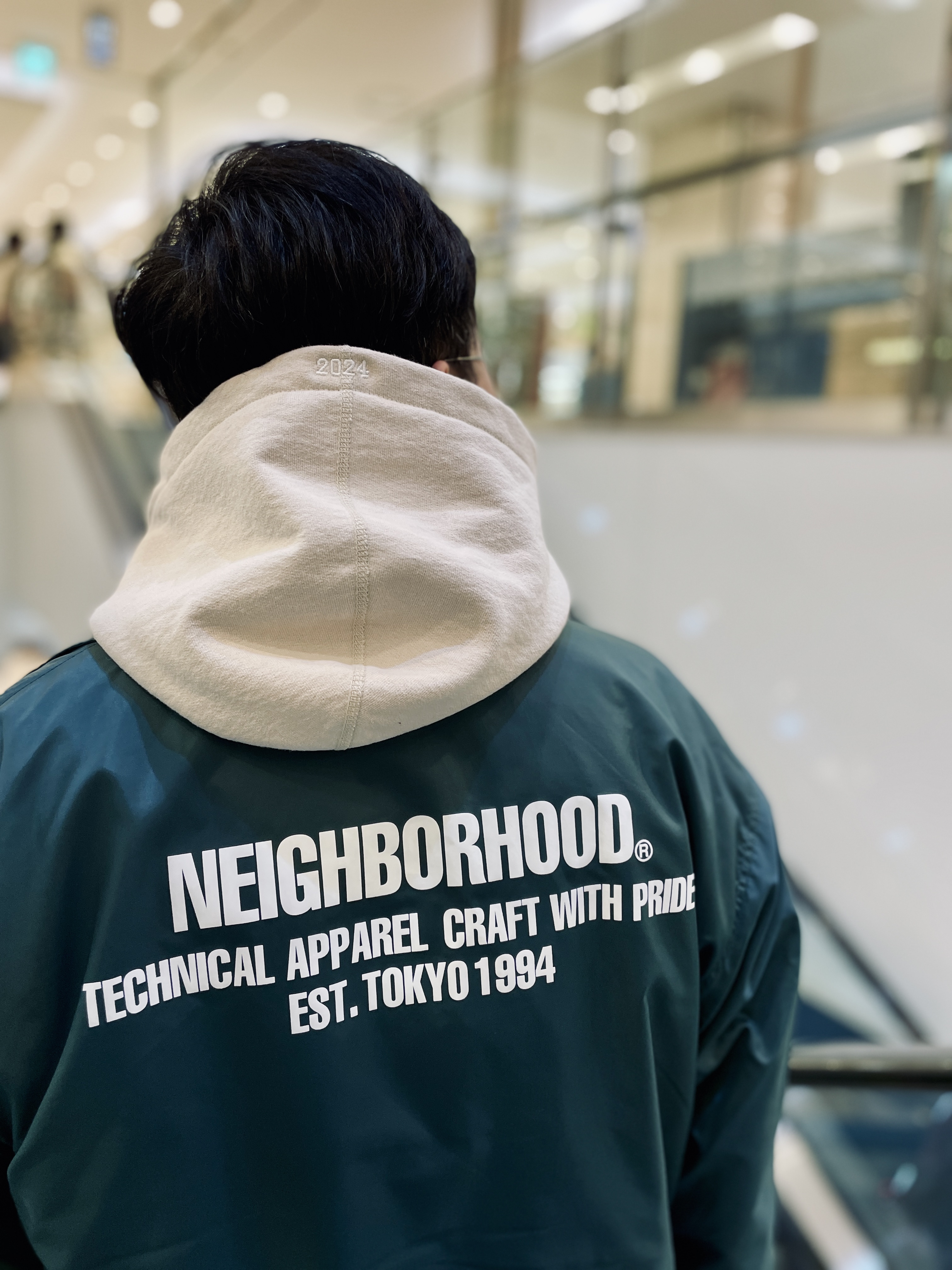 Supreme Box Logo Hooded Sweatshirt Stone - 24FW, Neighborhood Windbreaker Jacket Green 착용 스타일 - 2