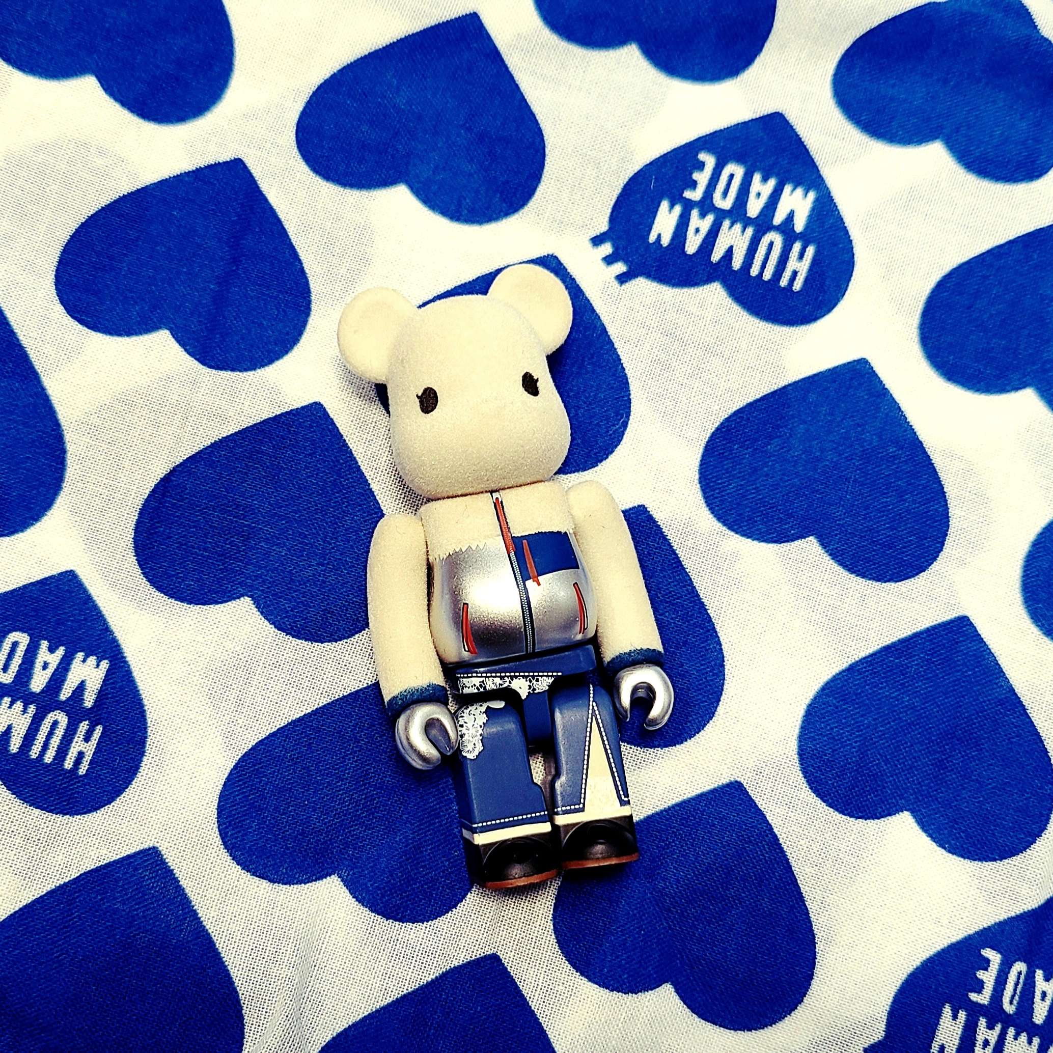 Bearbrick x Sacai 2017 Ver. 100% & 400% Set, Human Made Big Bandana #2 Navy 착용 스타일 - 1