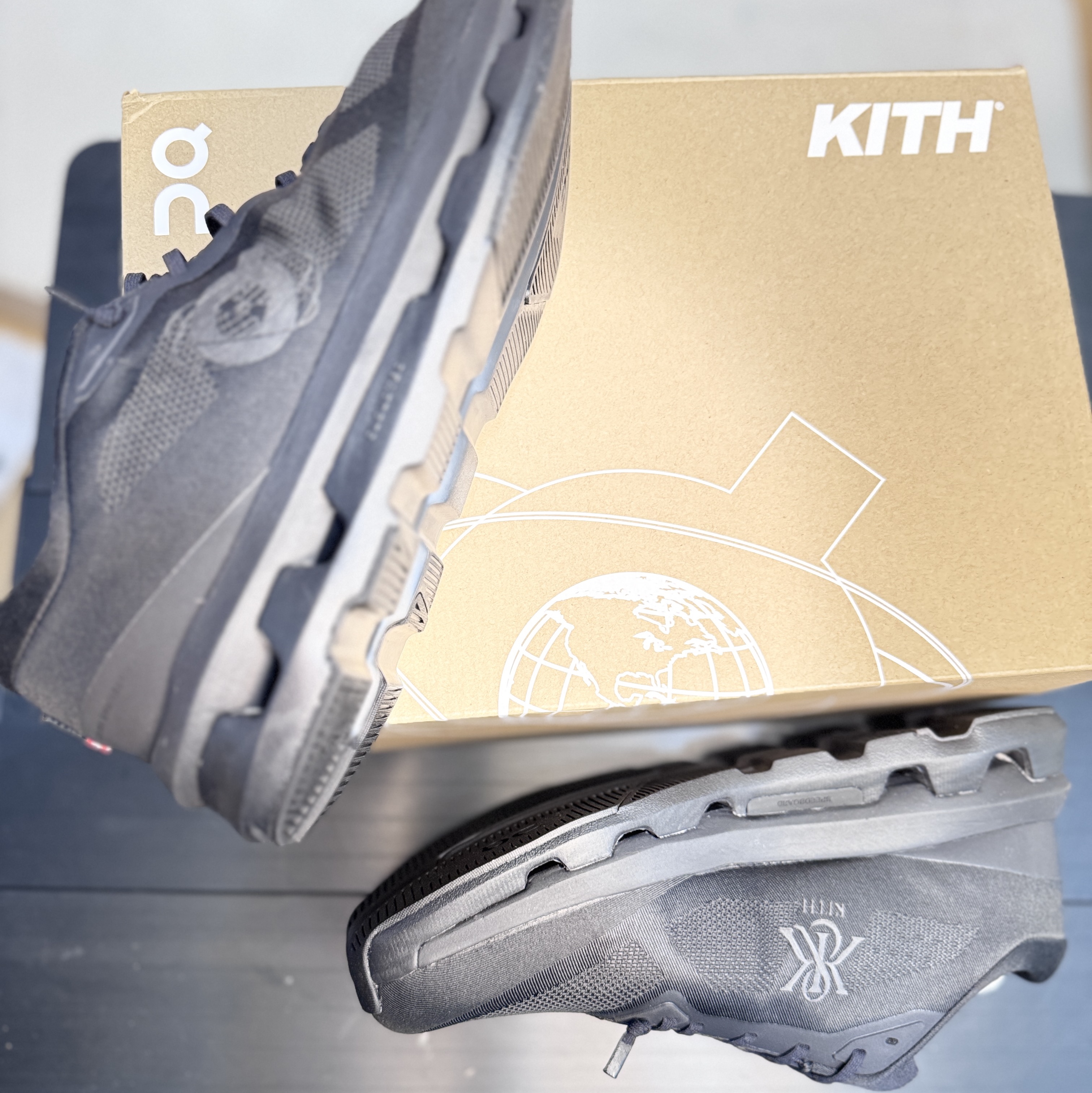 On Running x Kith Cloudzone Black 착용 스타일 - 2