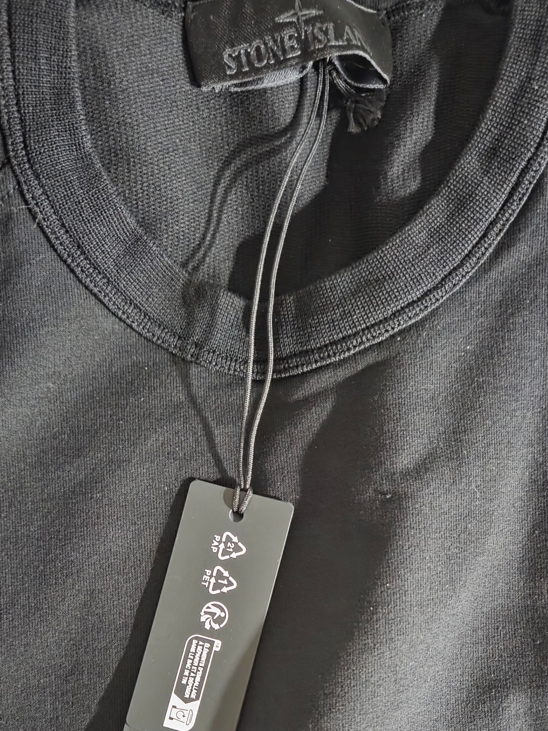 Stone Island 6100011 Ghost Cotton Stretch Fleece Crewneck Sweatshirt with Ribbed Details Black - 25SS 착용 스타일