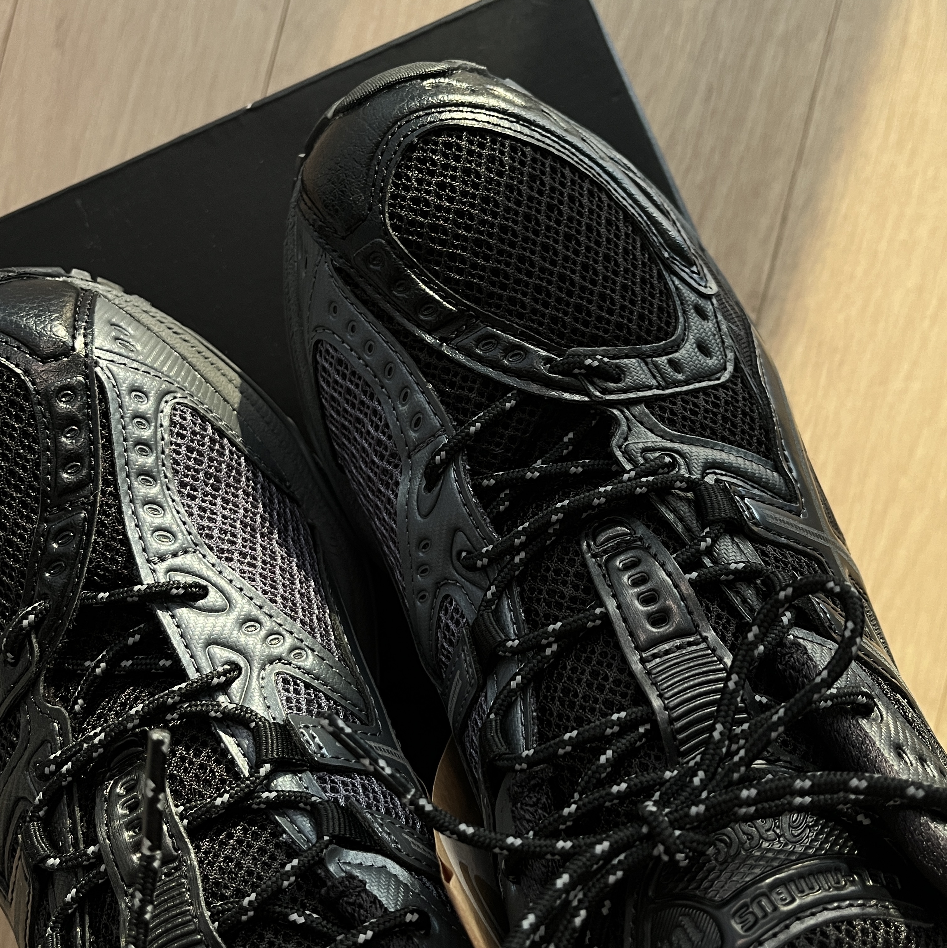 Asics x Haven Gel-Nimbus 10.1 Black 착용 스타일 - 2