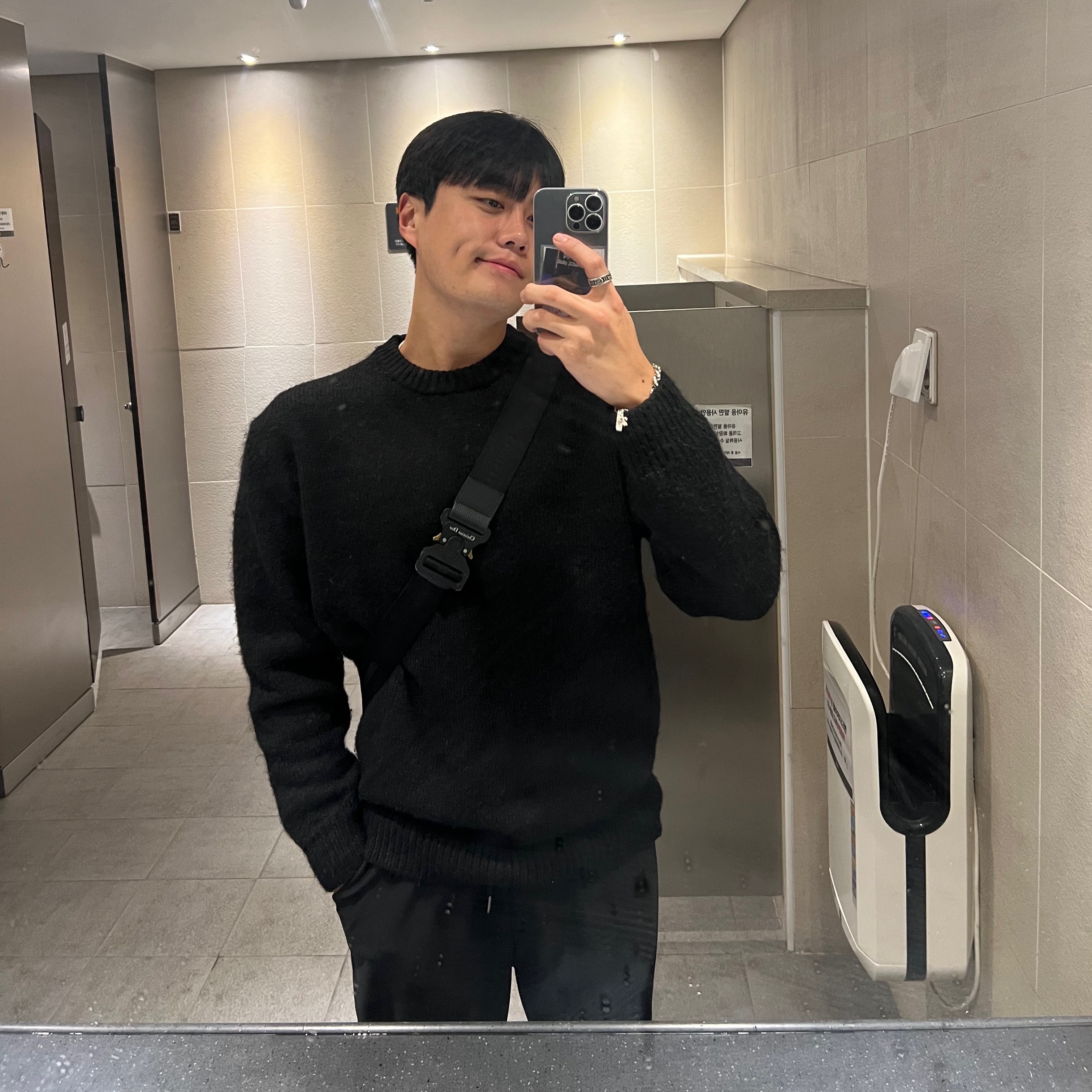 디올 새들백 블랙 디올 오블리크 자카드 착용 스타일